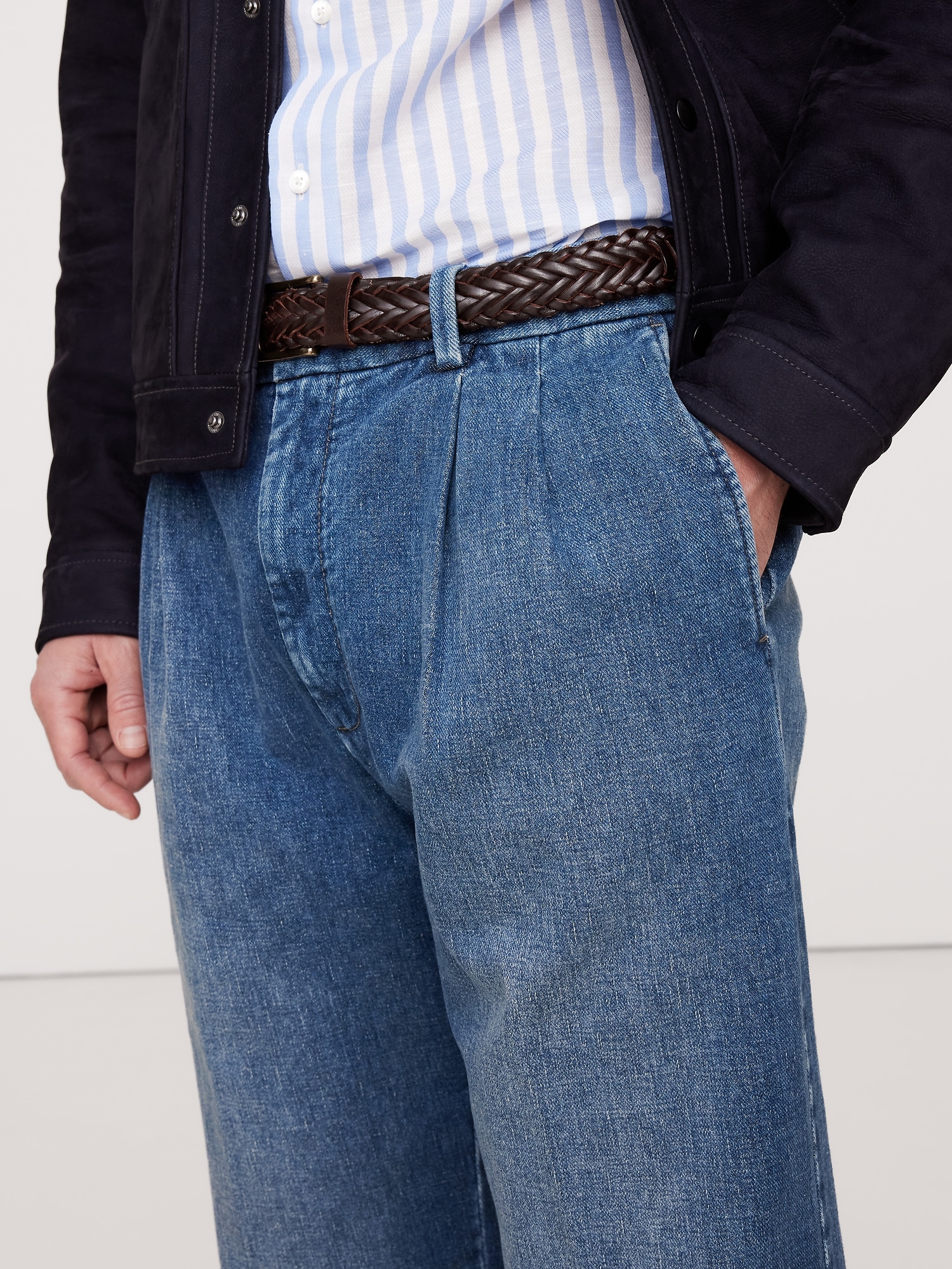 Straight Pleated Cropped Jean