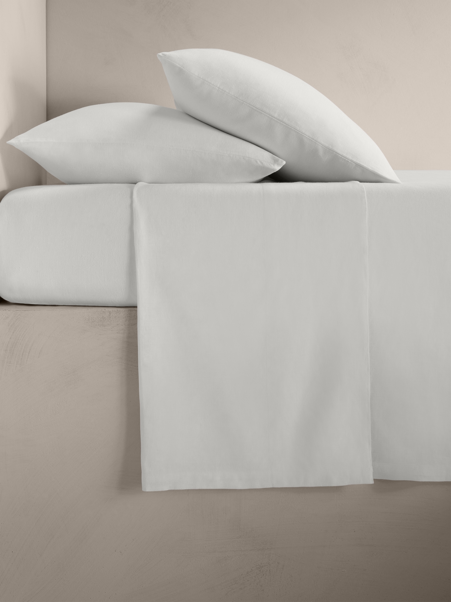 Image number 1 showing, Fine Linen Flat Sheet