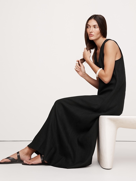 Linen V-Neck Maxi Dress Linen V-Neck Maxi Dress