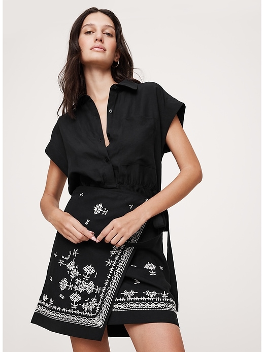 Banana Republic Women's Embroidered Tencel -Linen Wrap Dress Stripe With Embroidery Size M Banana Republic Women's Embroidered Tencel -Linen Wrap Dress Stripe With Embroidery Size M