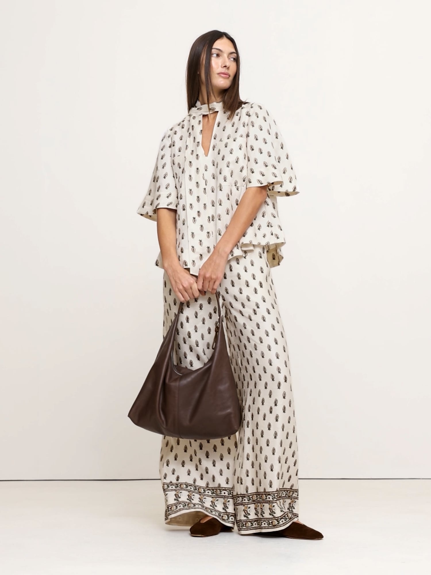 Image number 2 showing, Viscose-Linen Tie-Neck Top