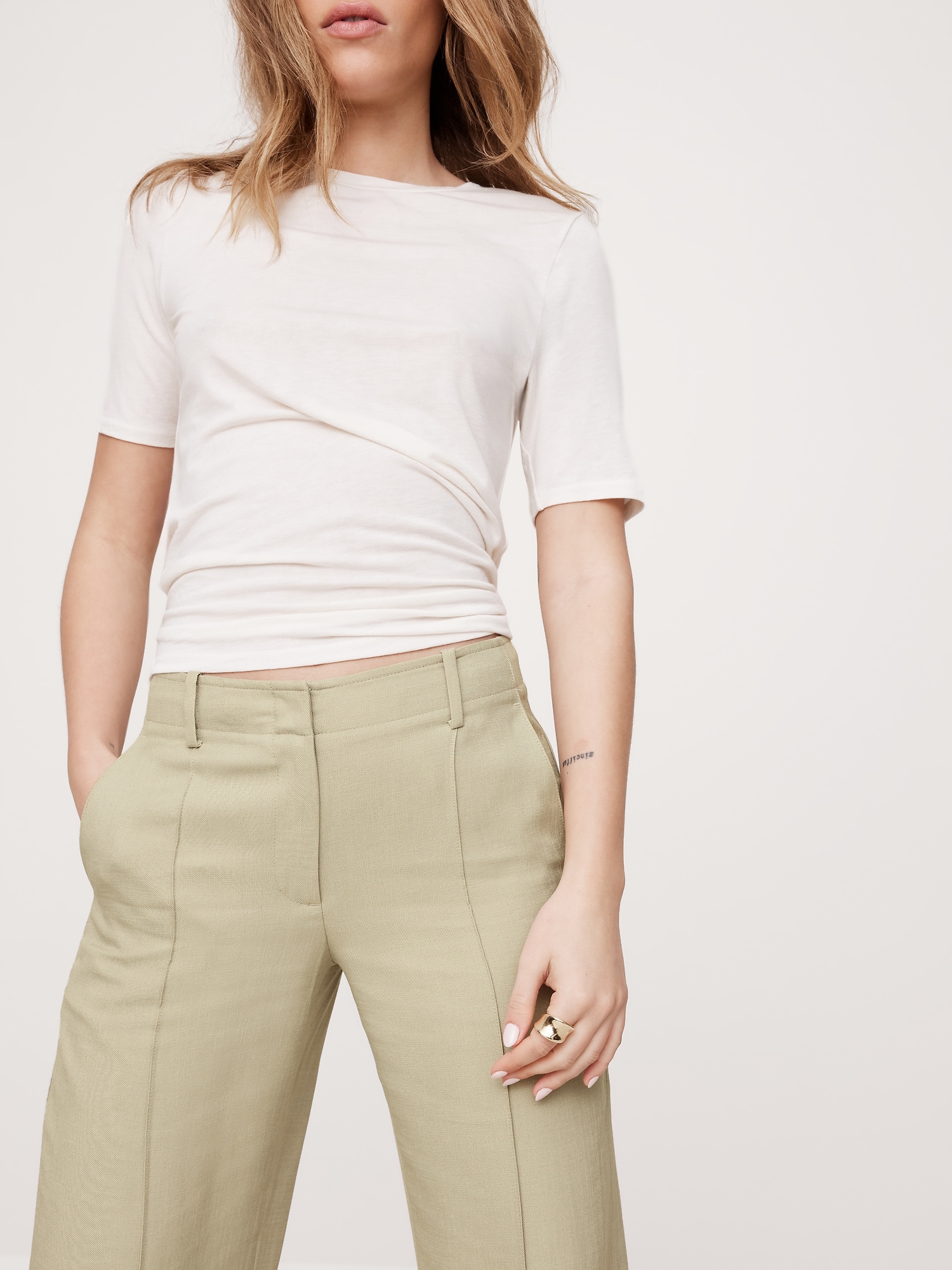 Mid-Rise Wide-Leg Pant