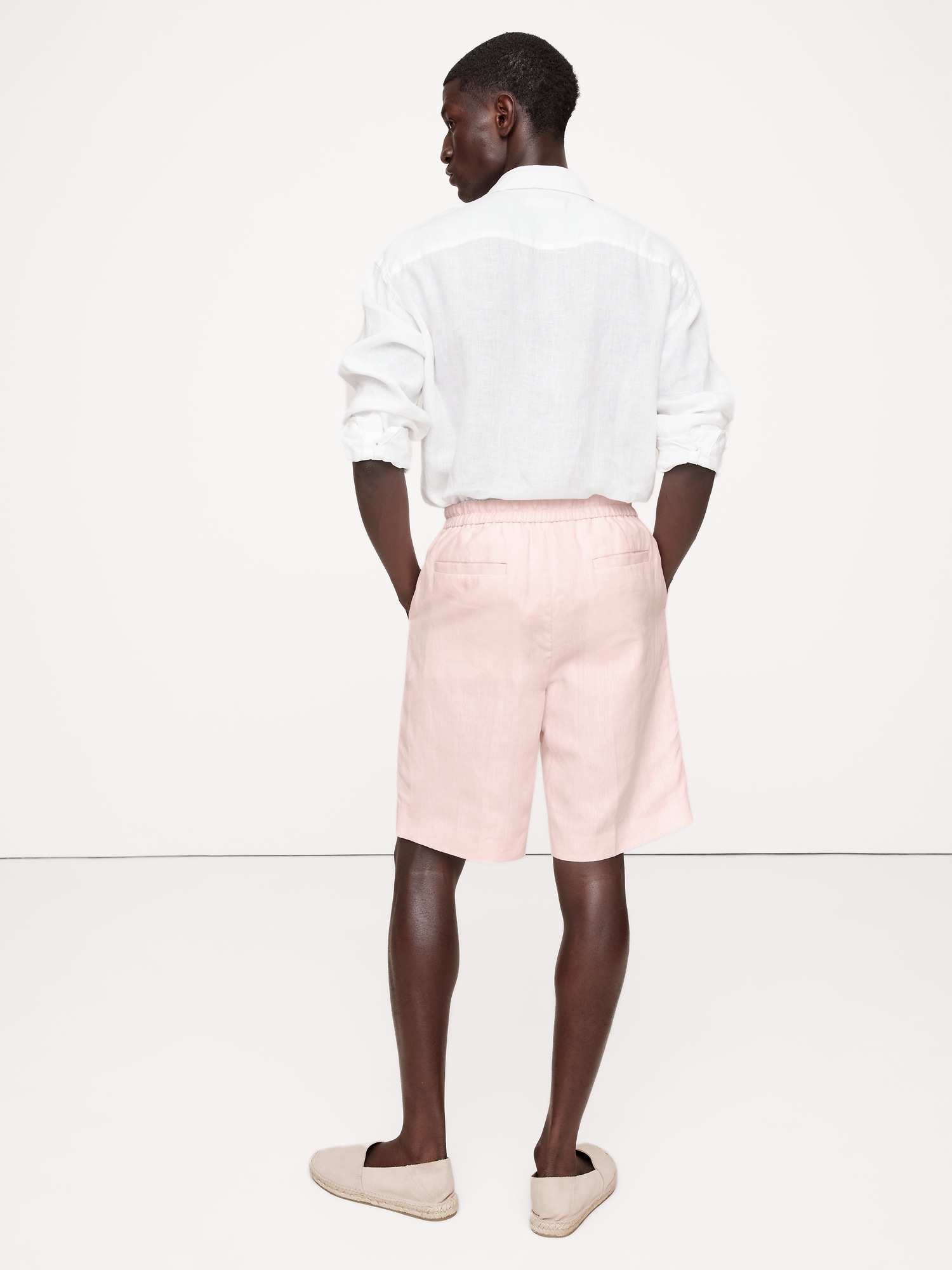 Linen Pleated Pull-On Short