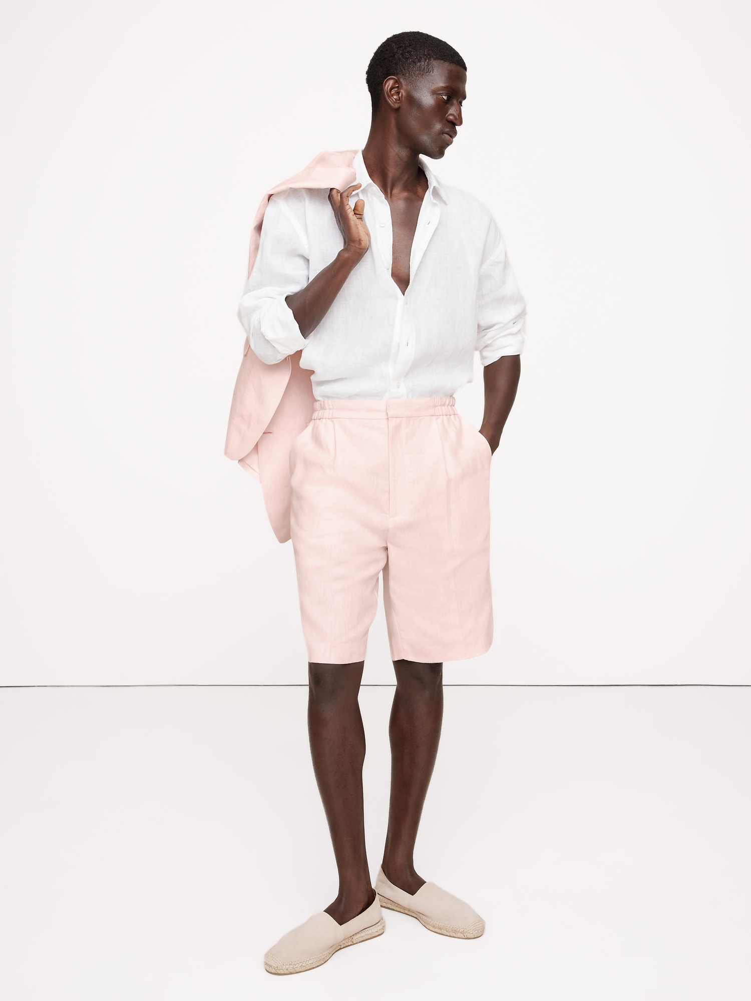 Linen Pleated Pull-On Short