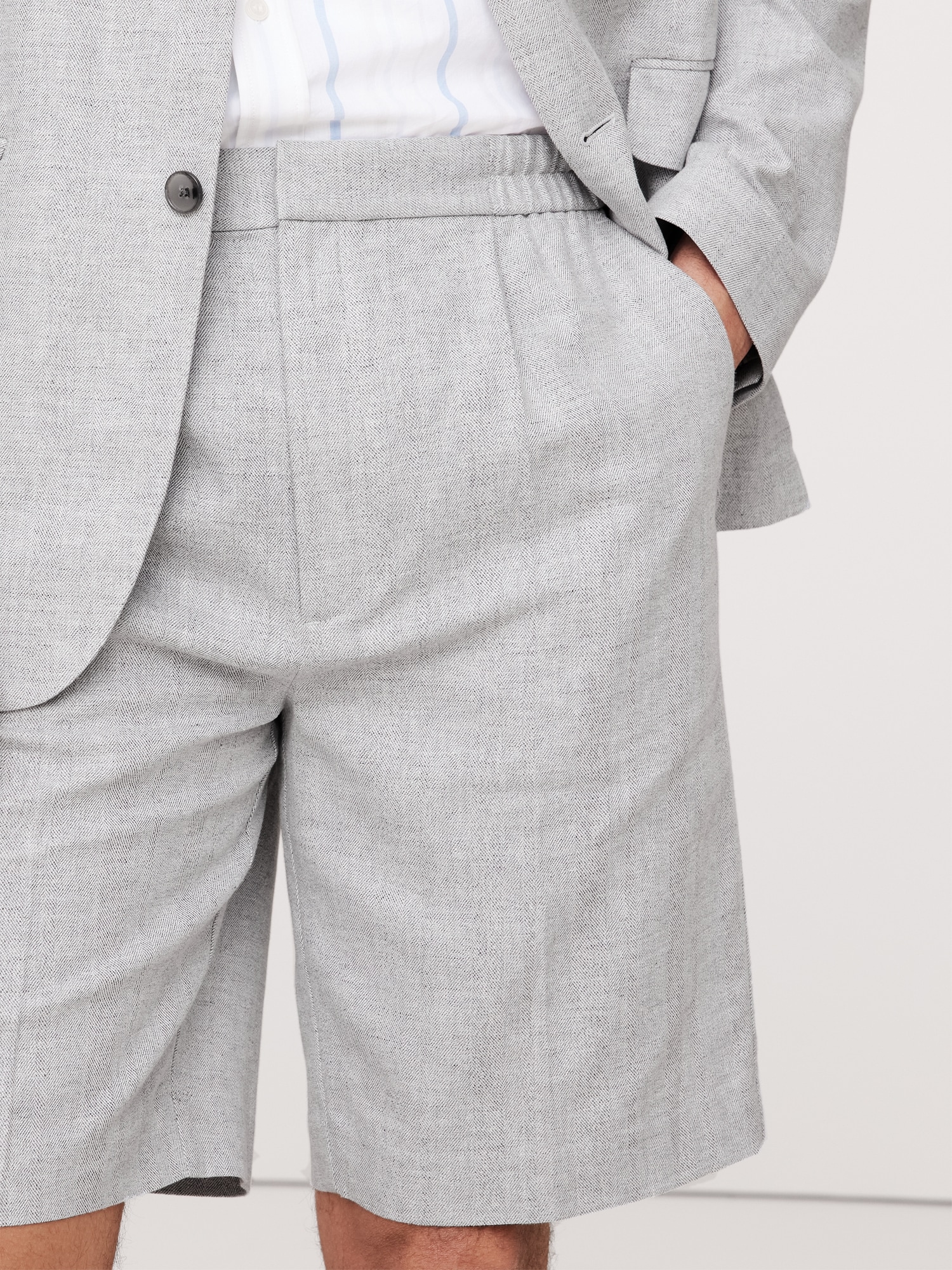 Herringbone Linen-Cotton Pleated Pull-On Short