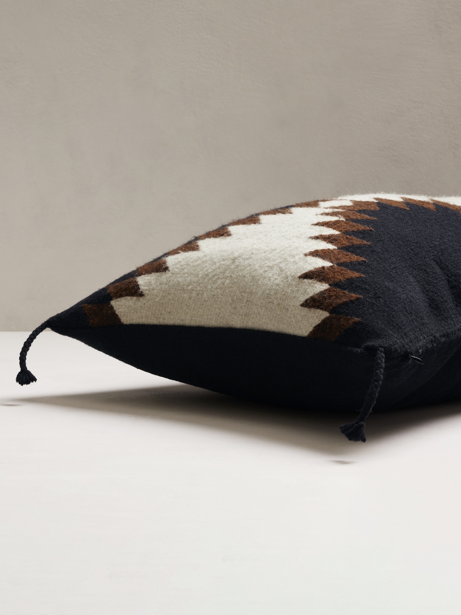 Image number 2 showing, Sierra Pillow &#124 Coutume