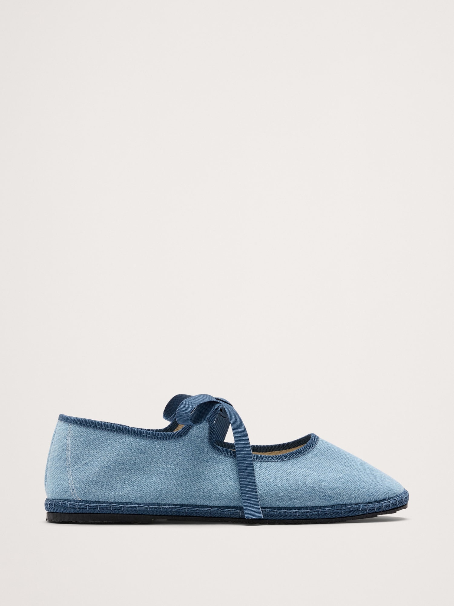 Salomé Flat by Cayumas