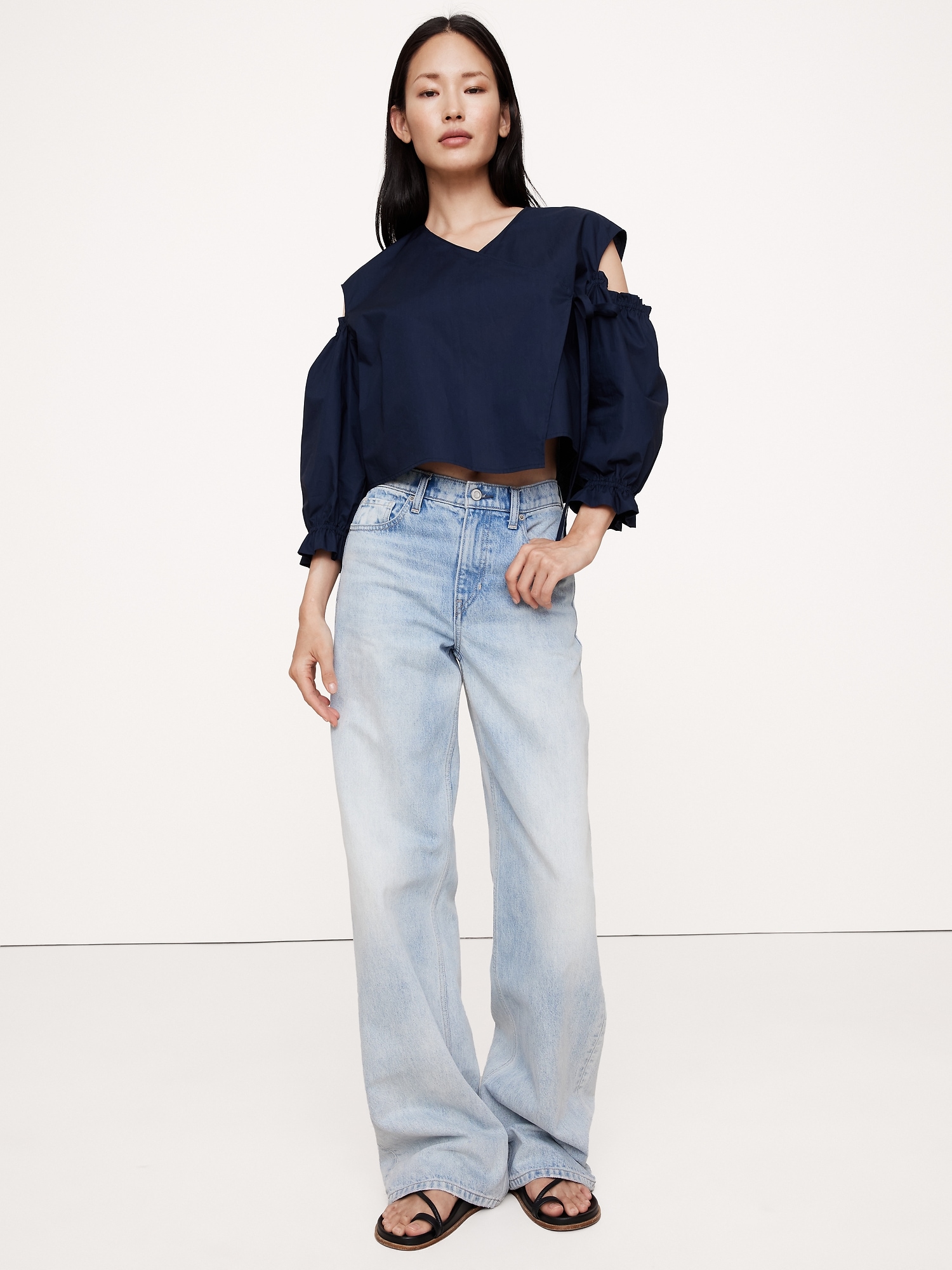 Image number 1 showing, Cotton Poplin Puff-Sleeve Cropped Top