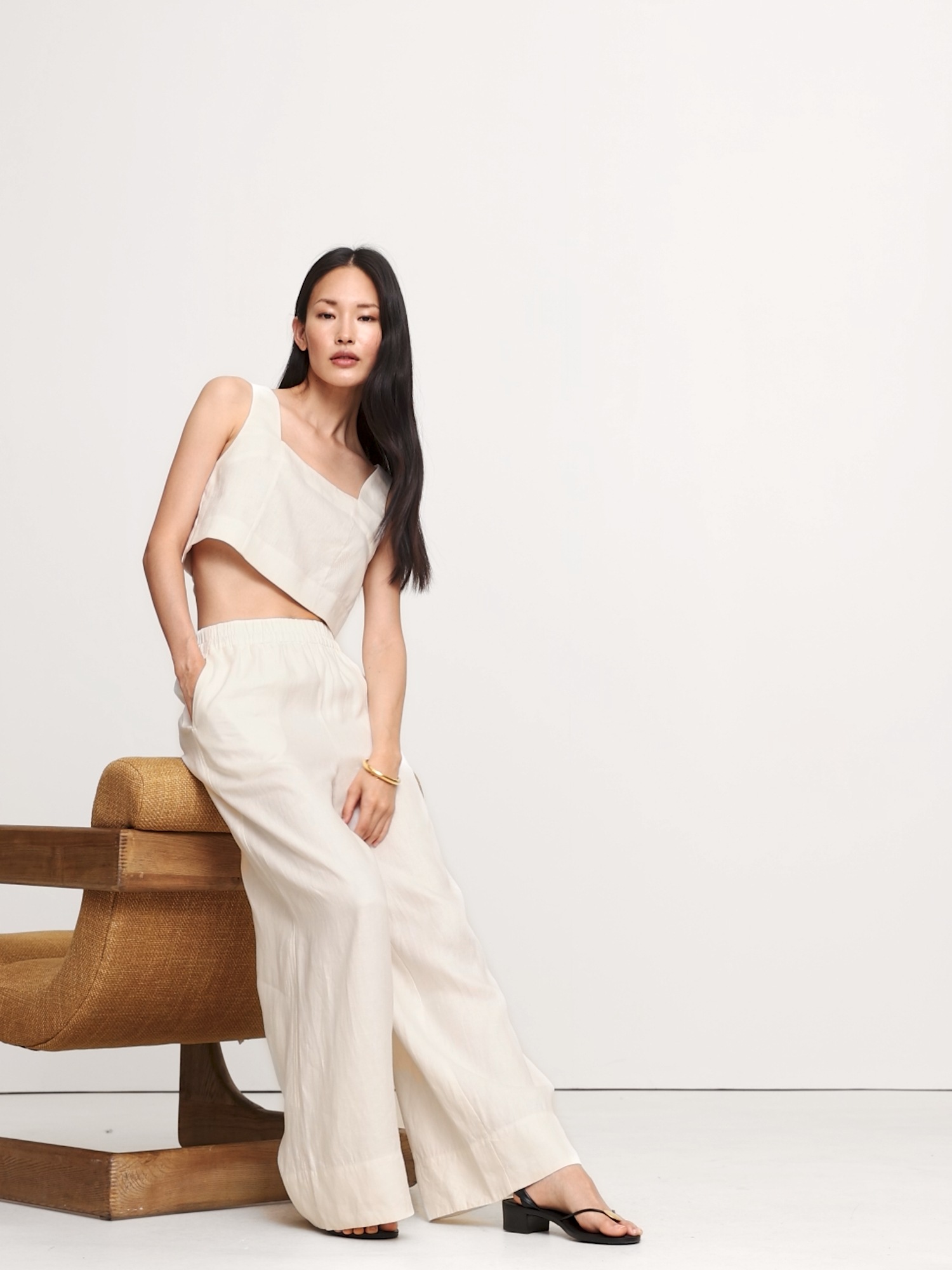 Женский топ Banana Republic Linen Square-Neck Cropped Tank, цвет: Слоновая кость — фото 5