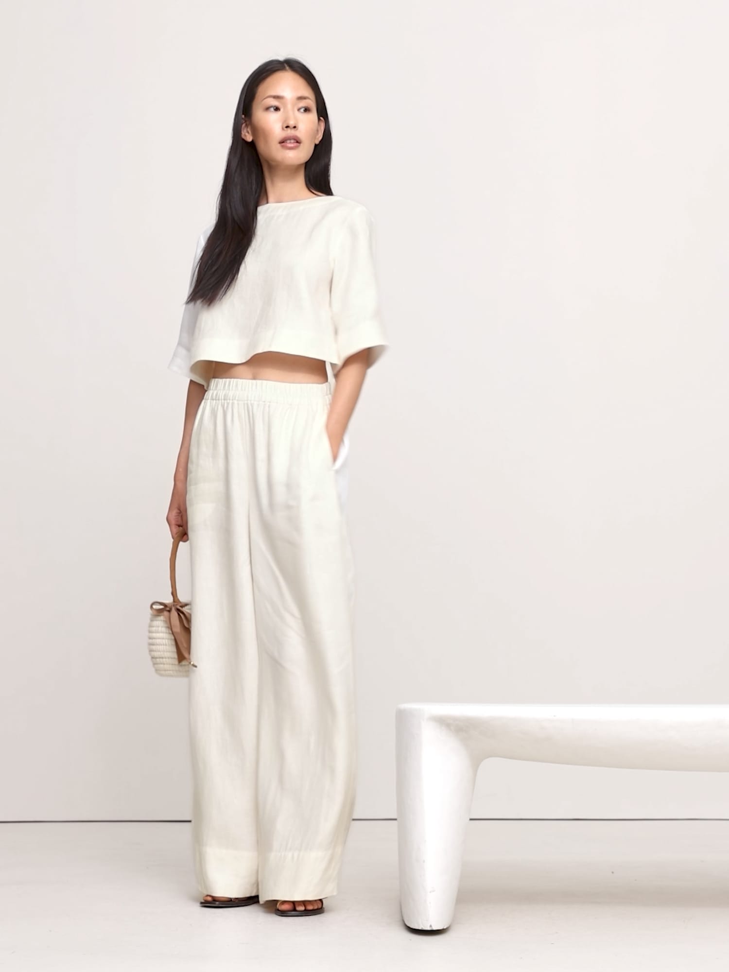 Image number 2 showing, Linen Boat-Neck Cropped Top