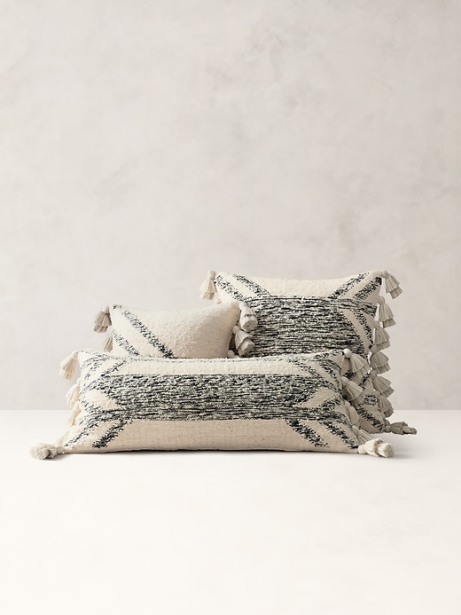 Wayil Algodones Tasseled Wool Pillow Cover