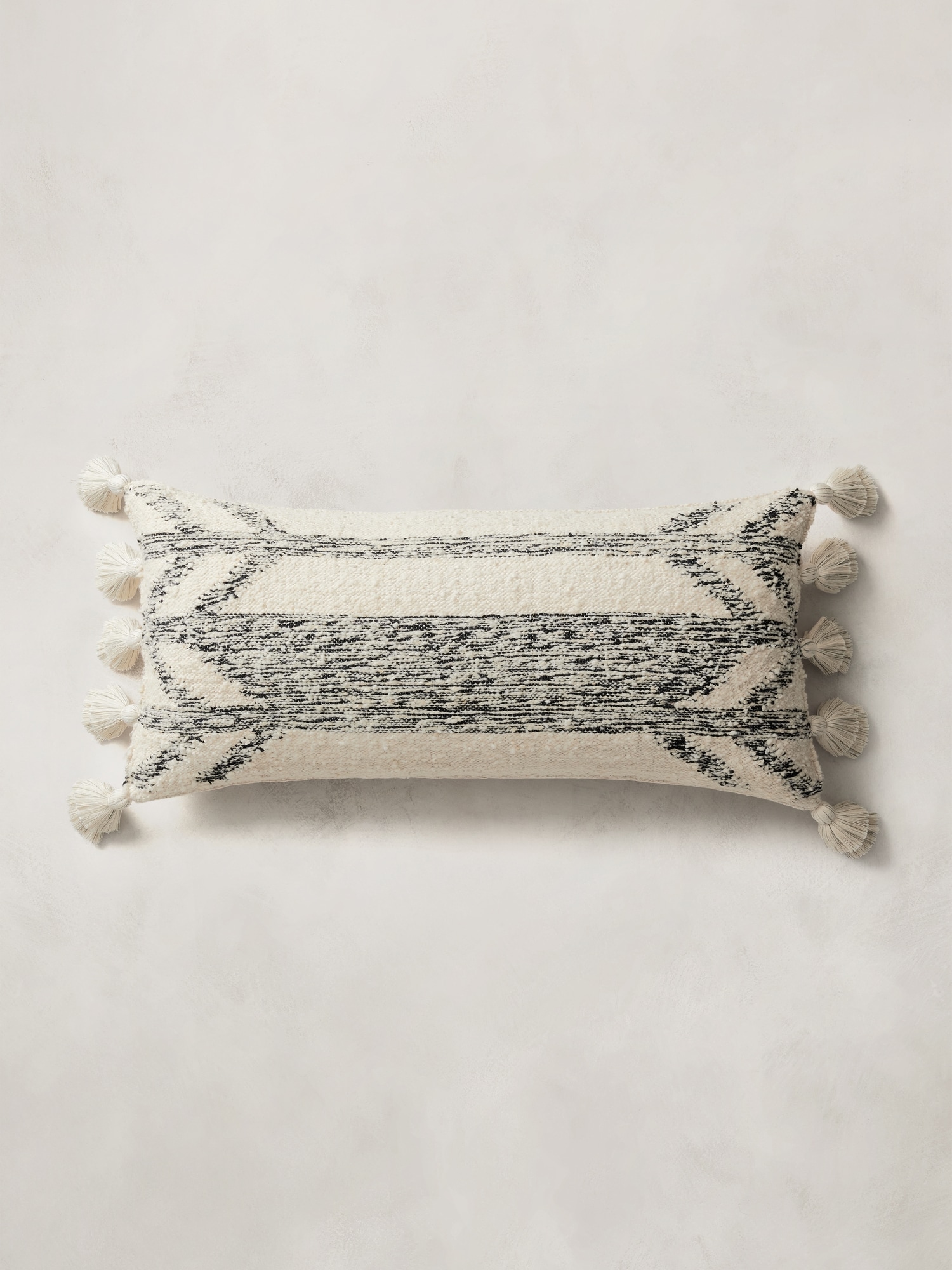 Wayil Algodones Tasseled Wool Pillow Cover