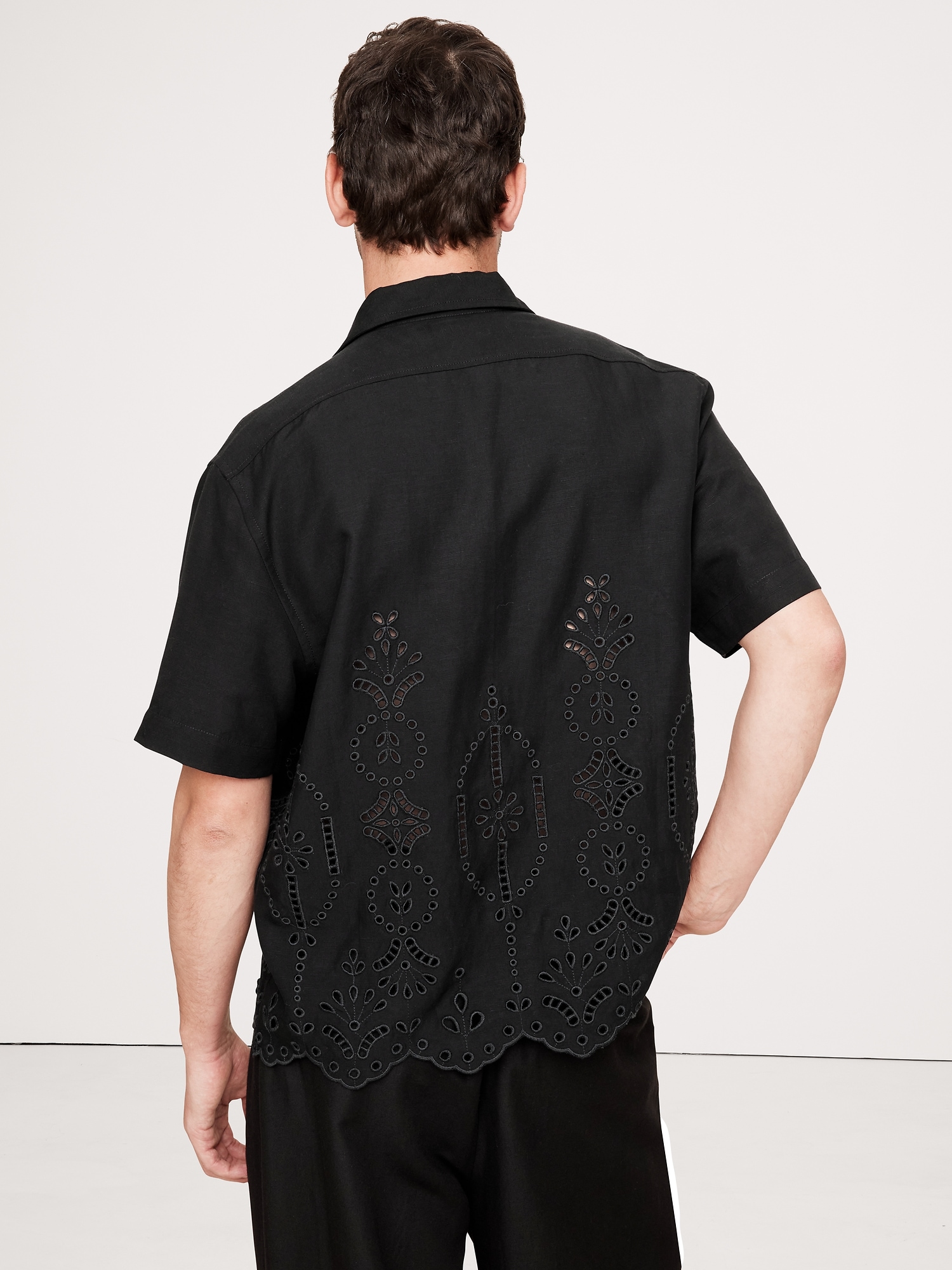Standard-Fit Embroidered Tencel™-Linen Resort Shirt