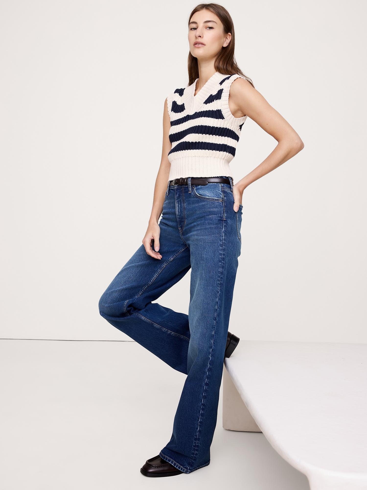Image number 1 showing, COTTON V-NECK CROPPED SWEATER VEST