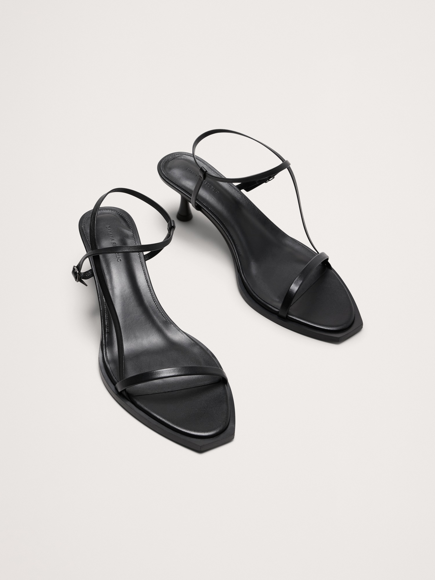 Женские сандалии Banana Republic Kitten-Heel Sandal, цвет: Чёрный кожаный — фото 3