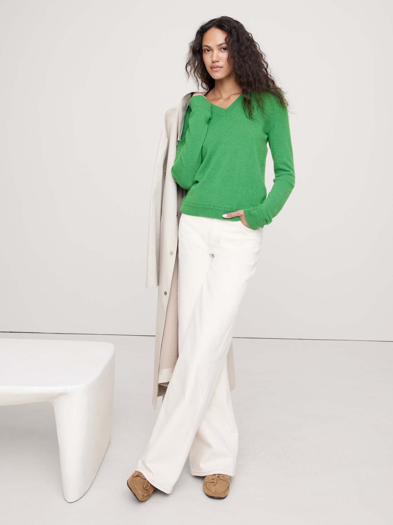 Lightweight Cashmere V-Neck Sweater - Green Amazon