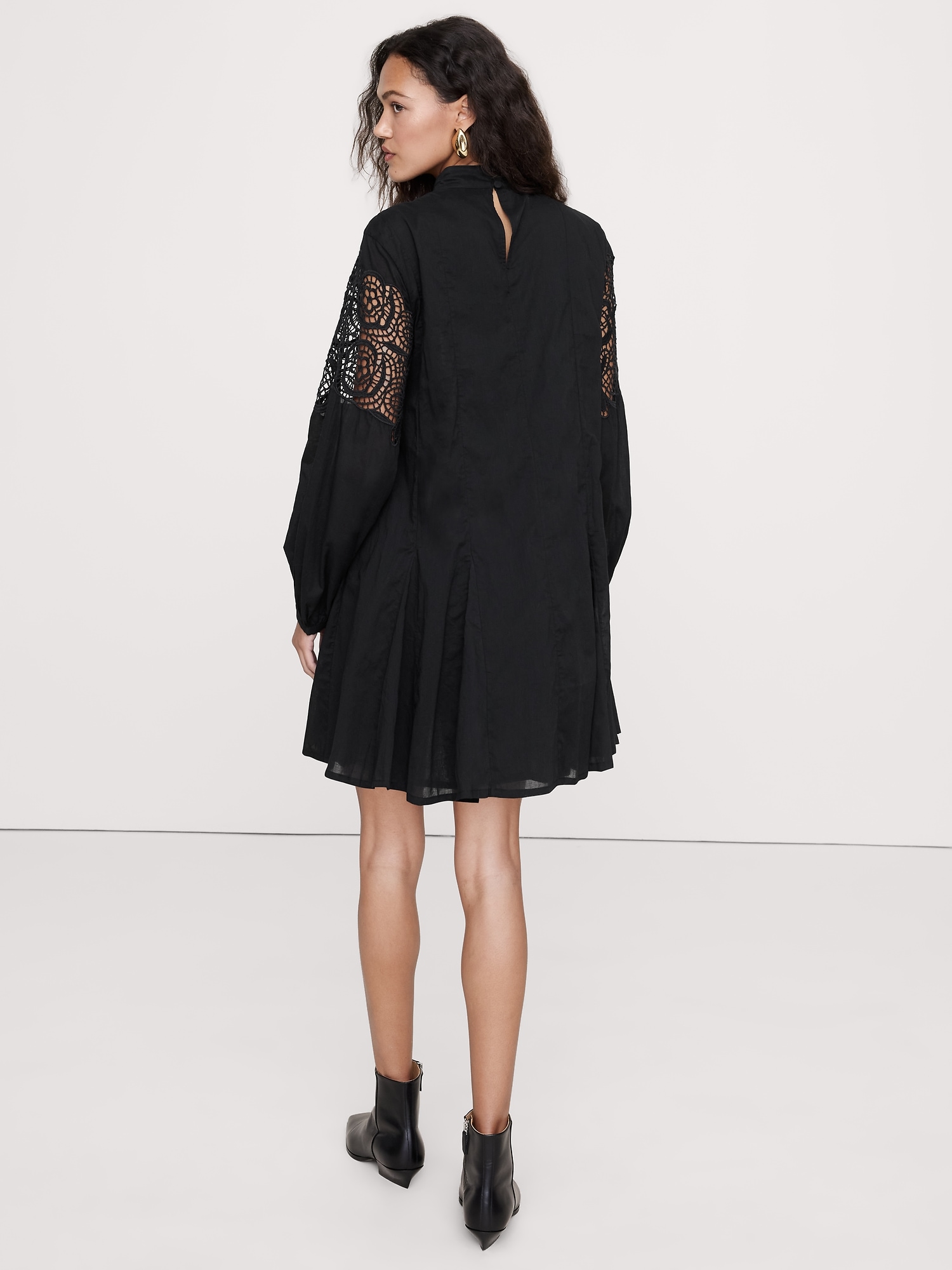 Image number 3 showing, COTTON & LACE MOCK-NECK DRESS WITH REMOVABLE BELT BAG