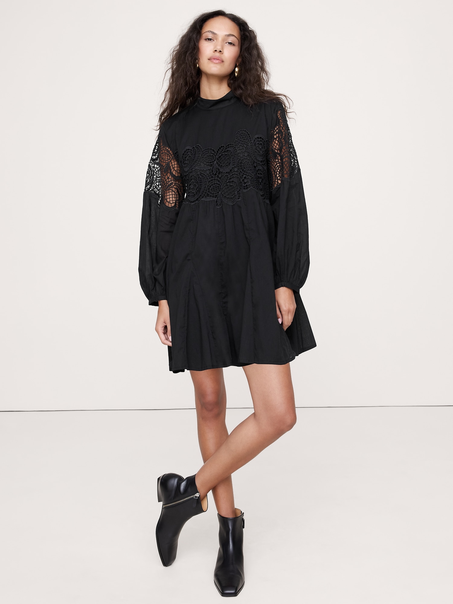 COTTON & LACE MOCK-NECK DRESS WITH REMOVABLE BELT BAG