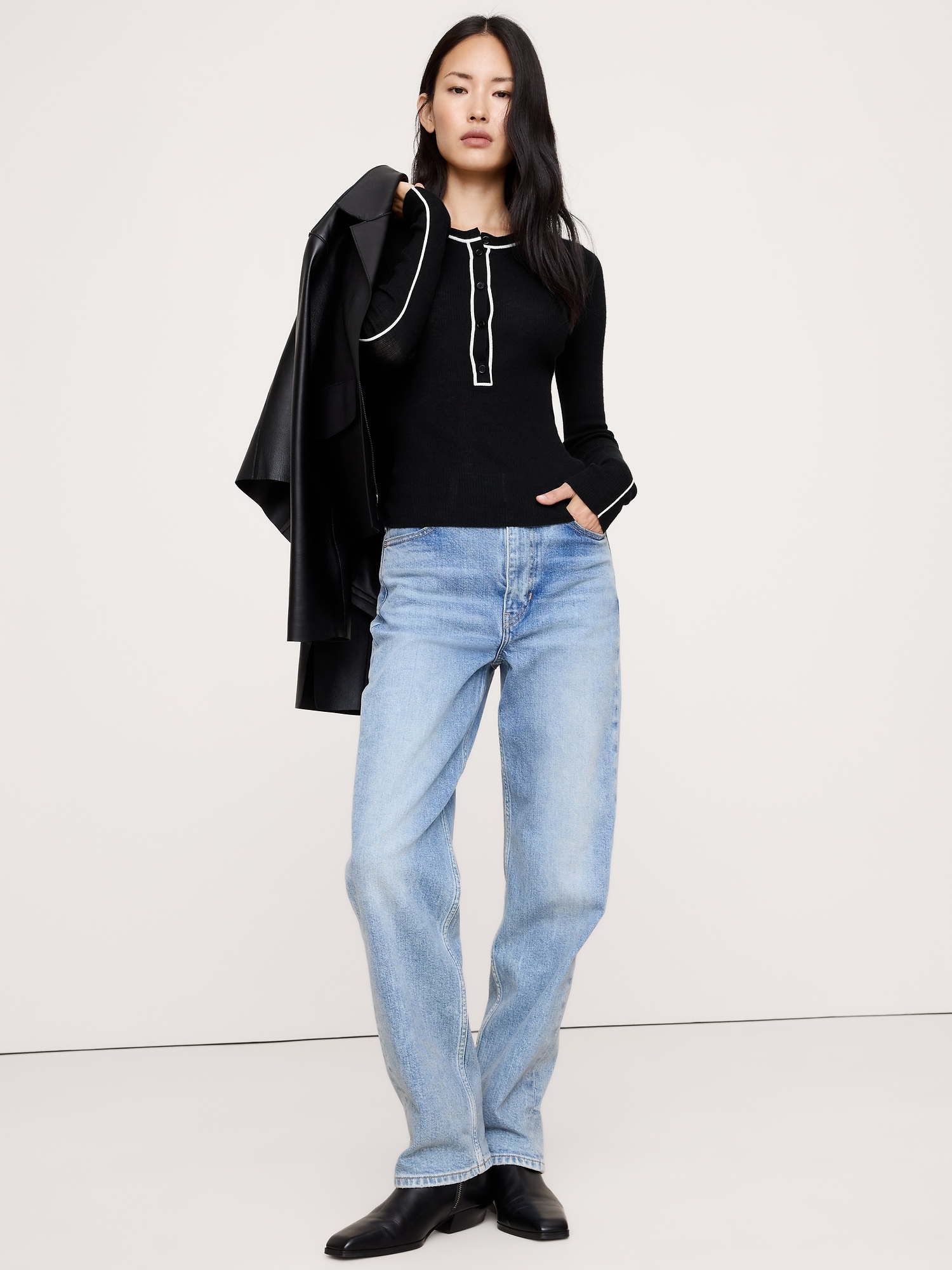 Featherweight Cashmere Henley - Black With Cream White