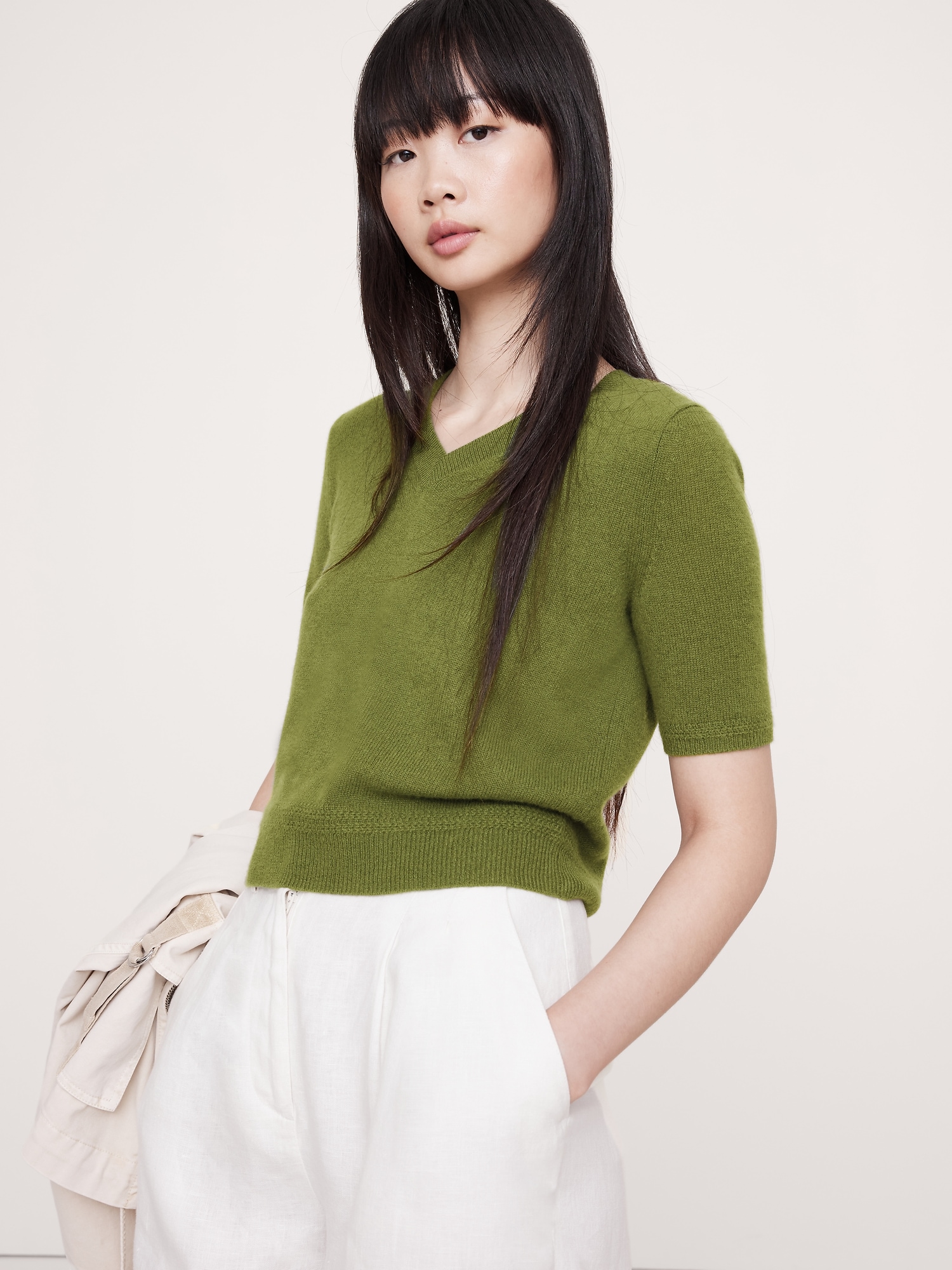 Image number 1 showing, LIGHTWEIGHT CASHMERE V-NECK SHORT-SLEEVE SWEATER