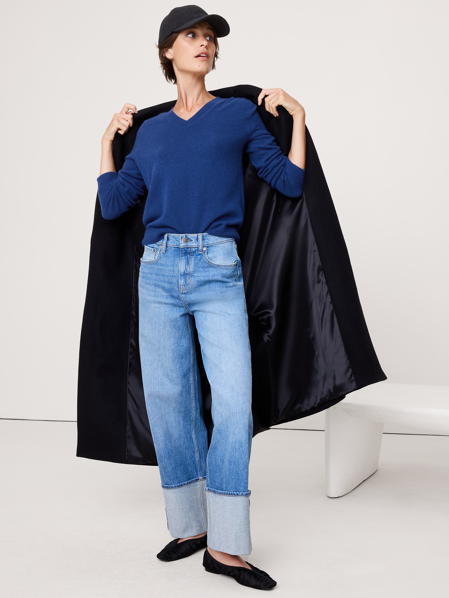 Lightweight Cashmere V-Neck Sweater - Hidden Blue