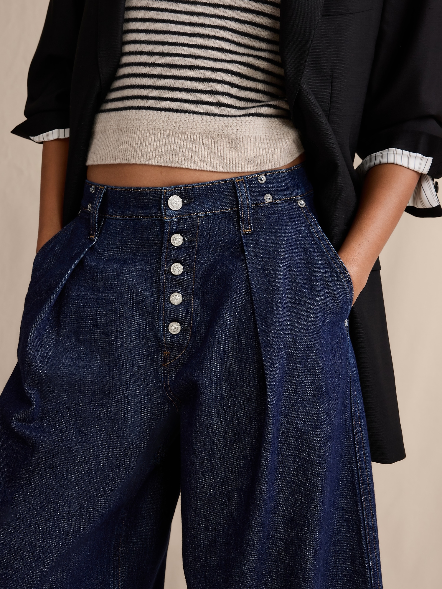 Image number 4 showing, Mid-Rise Loose Pleated Ankle Jean