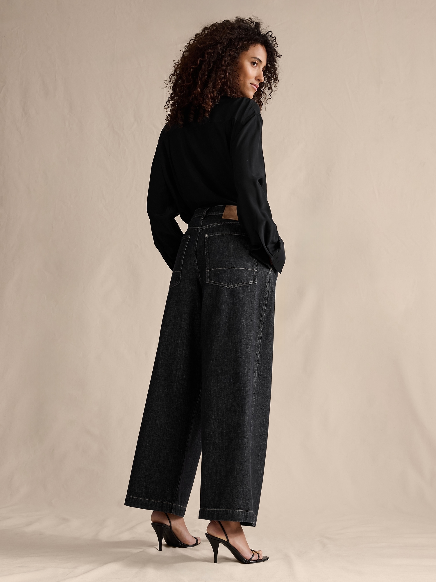 Image number 7 showing, Mid-Rise Loose Pleated Ankle Jean