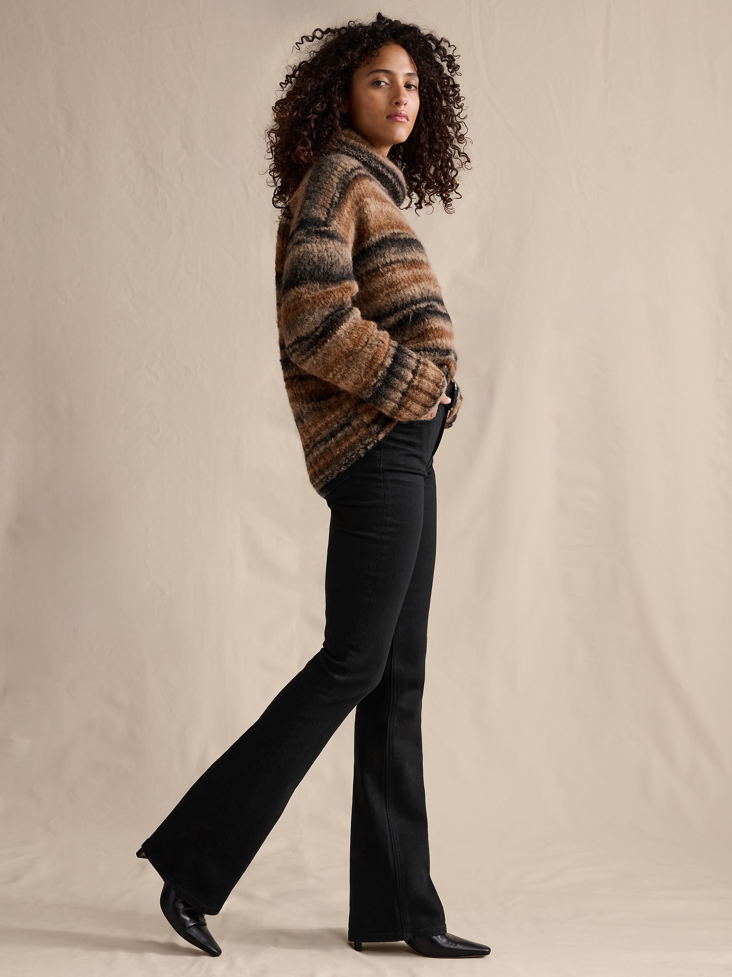 Image number 3 showing, Mid-Rise Flare Jean