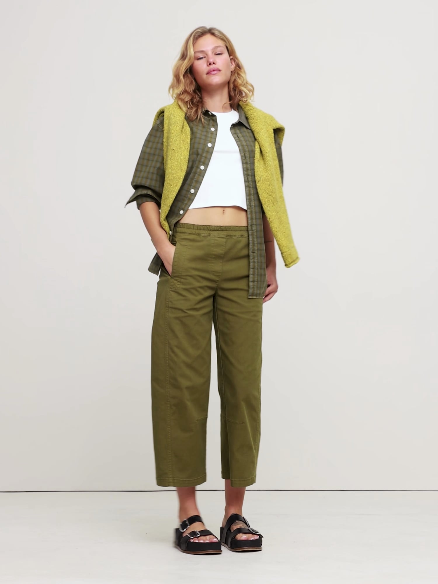 Image number 2 showing, Mid-Rise Relaxed Painter Pull-On Pant