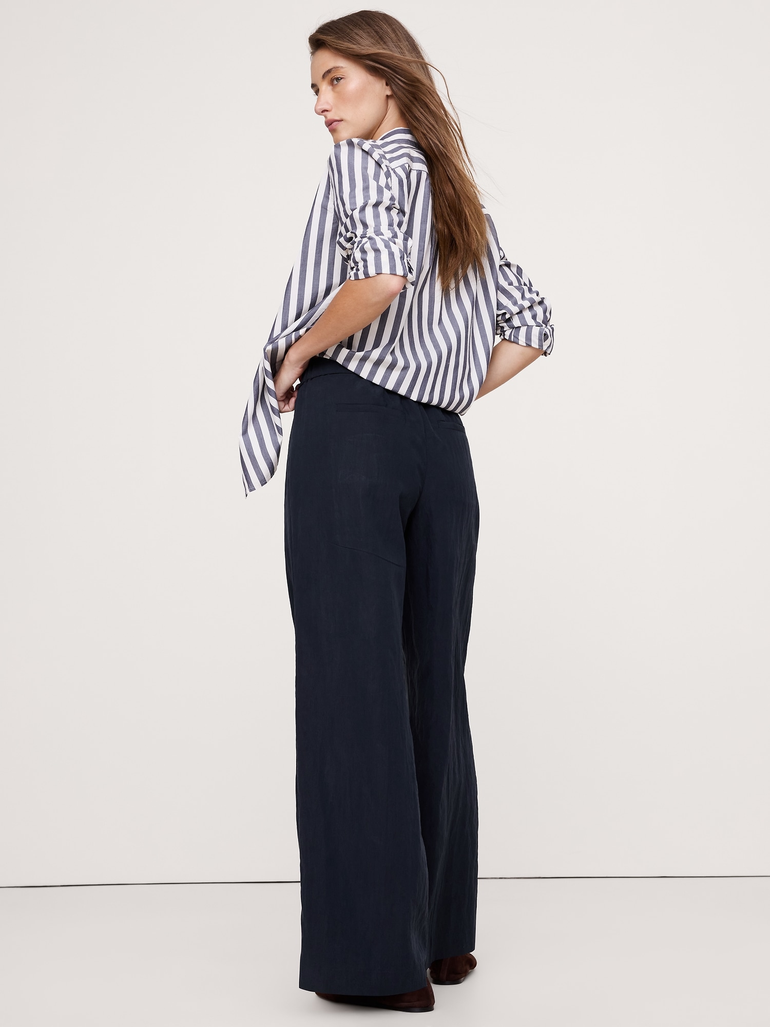 Image number 5 showing, MID-RISE WIDE-LEG PULL-ON PANT