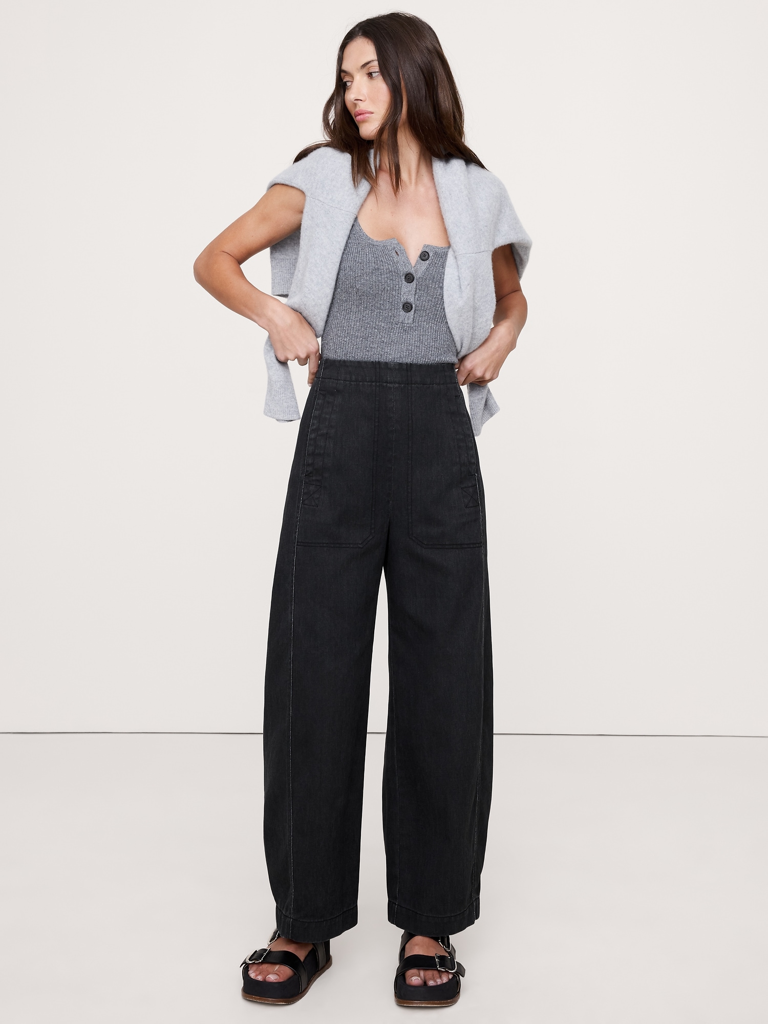 HIGH-RISE UTILITY BARREL-LEG PANT - Black
