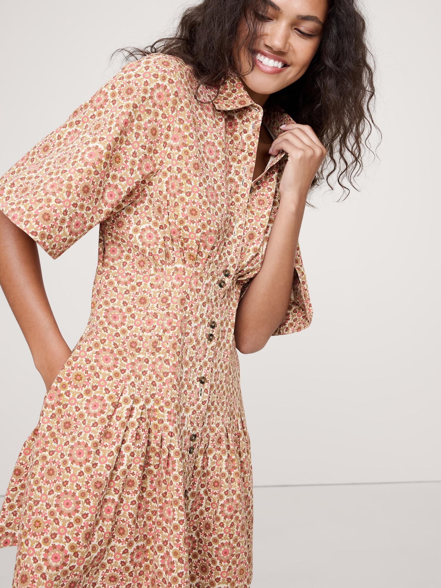STRETCH-COTTON POPLIN PINTUCK SHIRT DRESS - Pink Floral Medallion