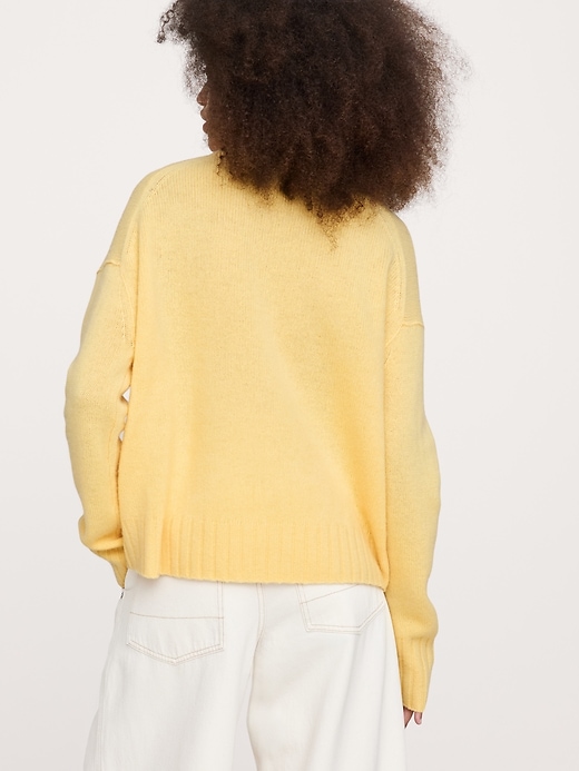 Midweight Cashmere Crew-Neck Sweater