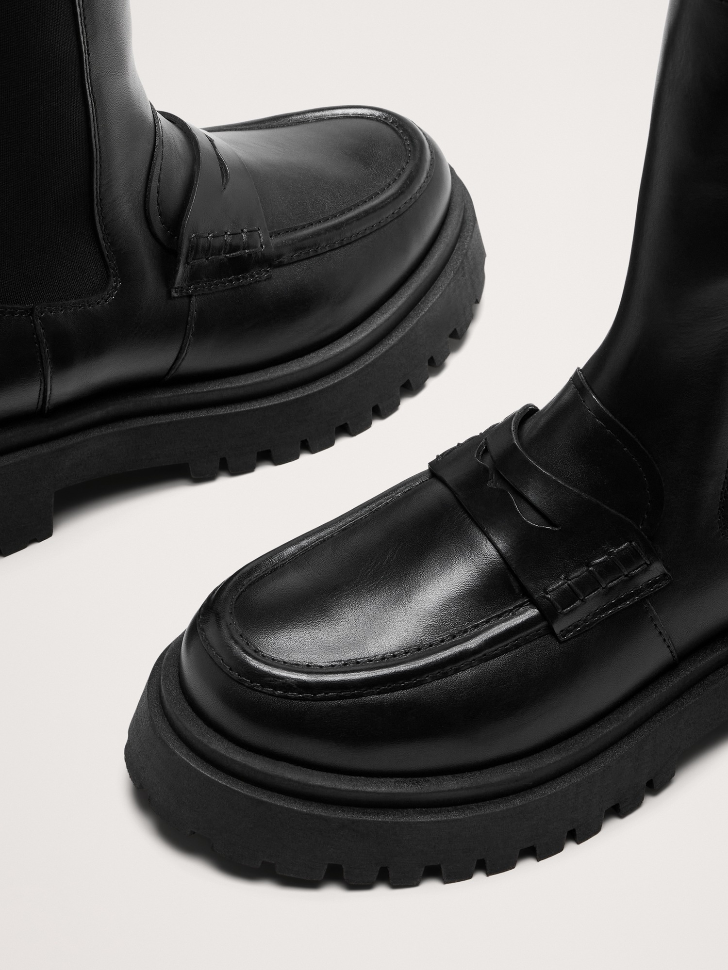 Женские ботинки Banana Republic Italian Leather Penny Chelsea Boot, цвет: Чёрный кожаный — фото 6