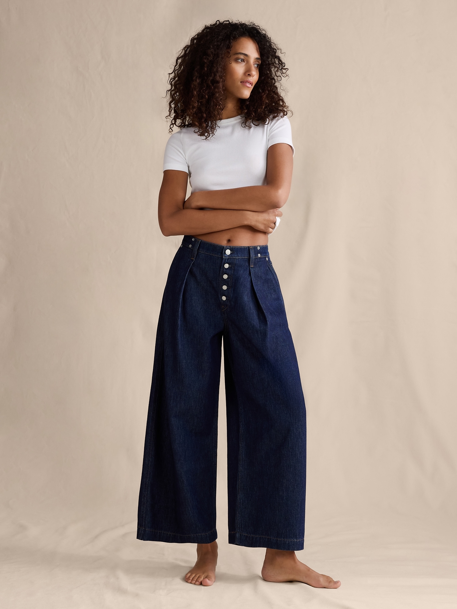 Mid-Rise Loose Pleated Ankle Jean - Dark Wash