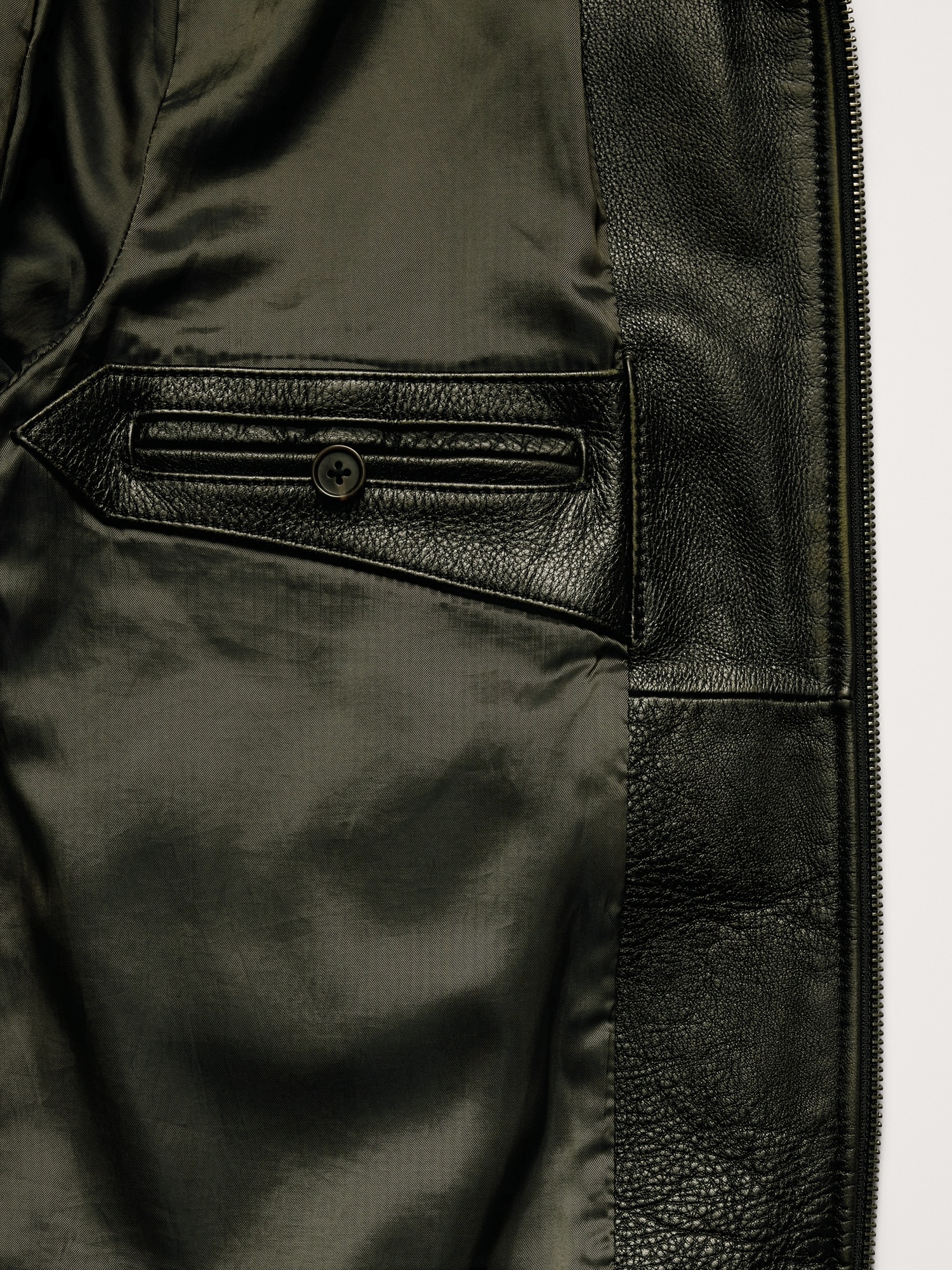 Женская куртка Banana Republic Oversized Distressed Leather Bomber, цвет: Оливковый зелёный — фото 5