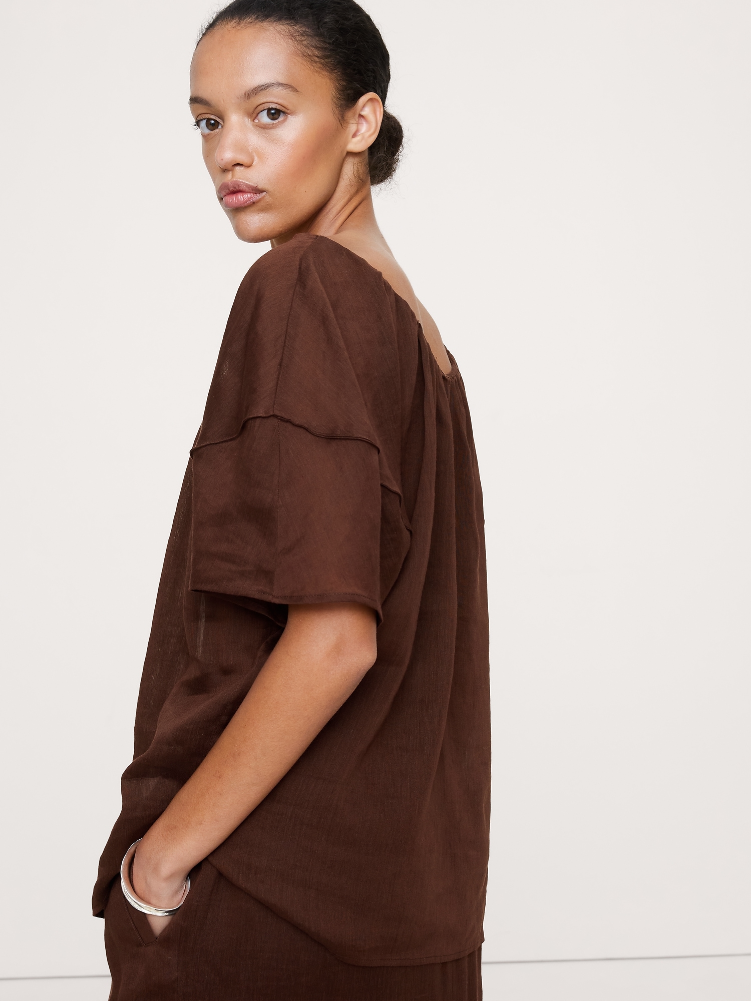 Image number 2 showing, Linen-Viscose Puff-Sleeve Top