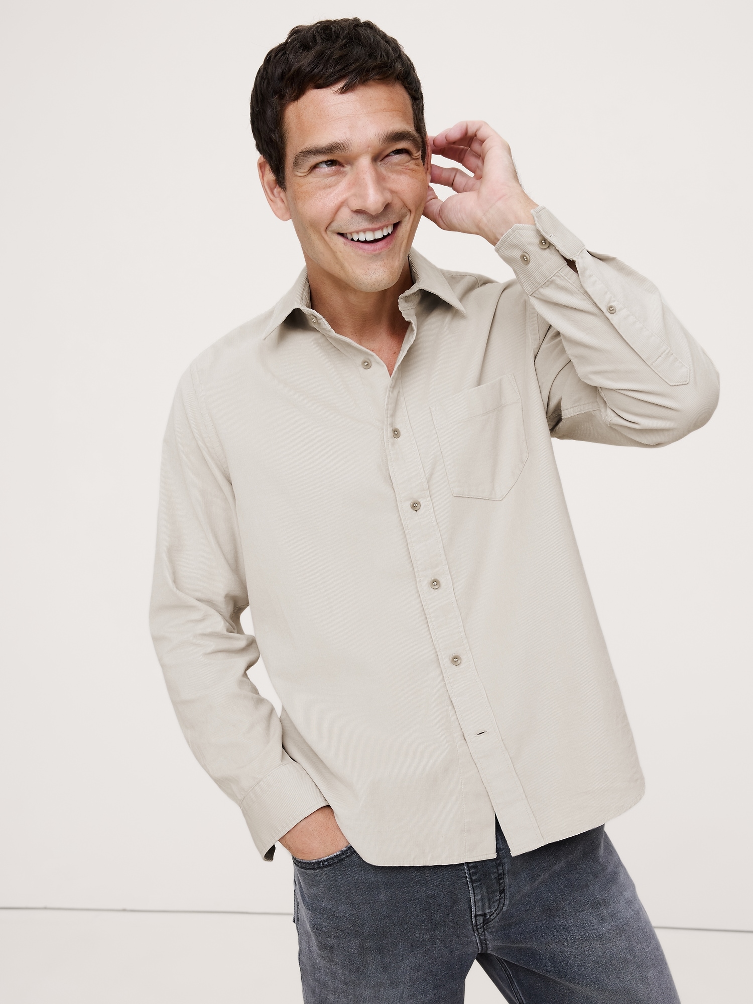 Мужская рубашка Banana Republic Standard-Fit Lightweight Corduroy, цвет: Кремовый белый