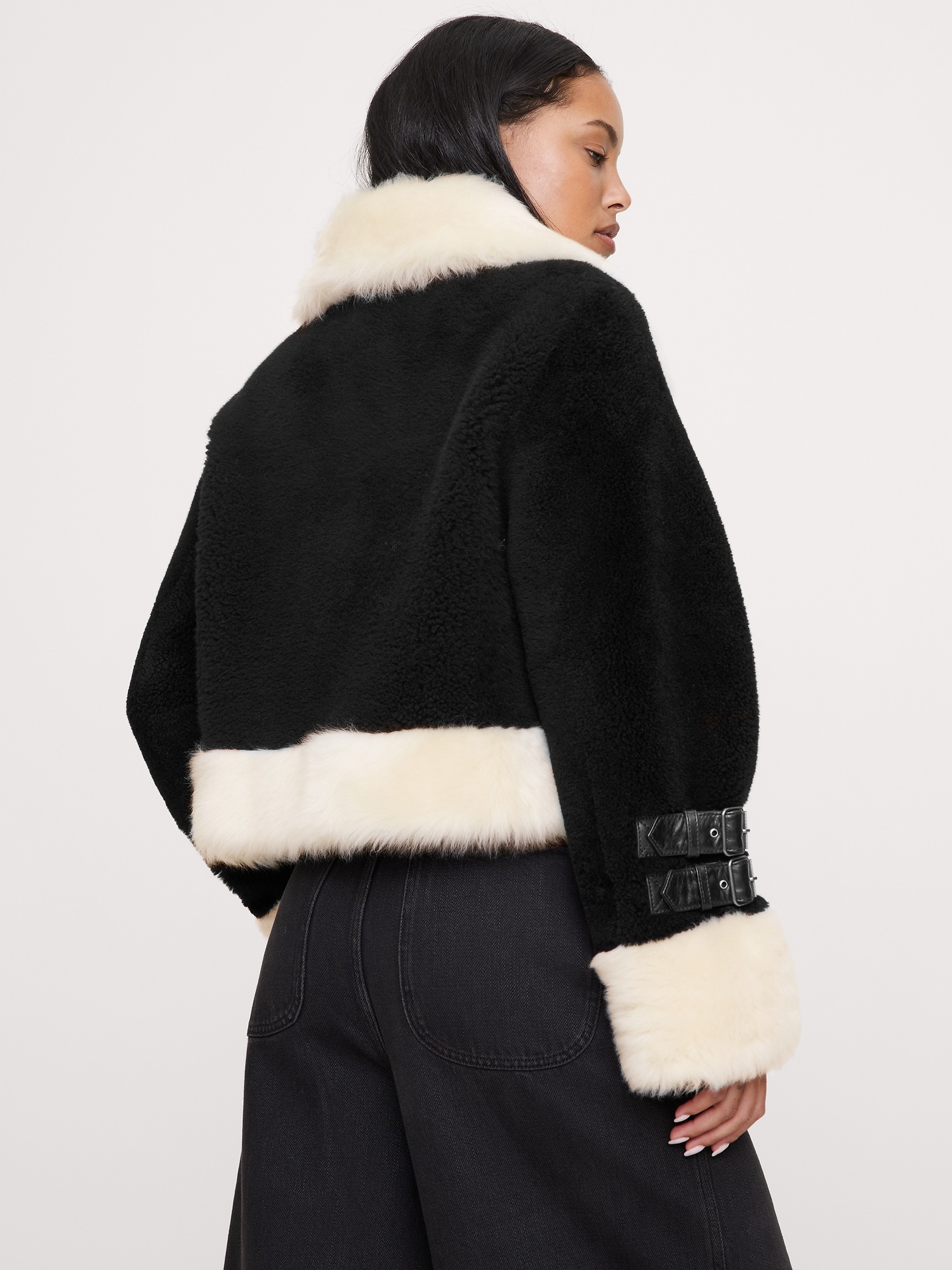 Женская куртка Banana Republic Shearling, цвет: Чёрный / Белый — фото 2