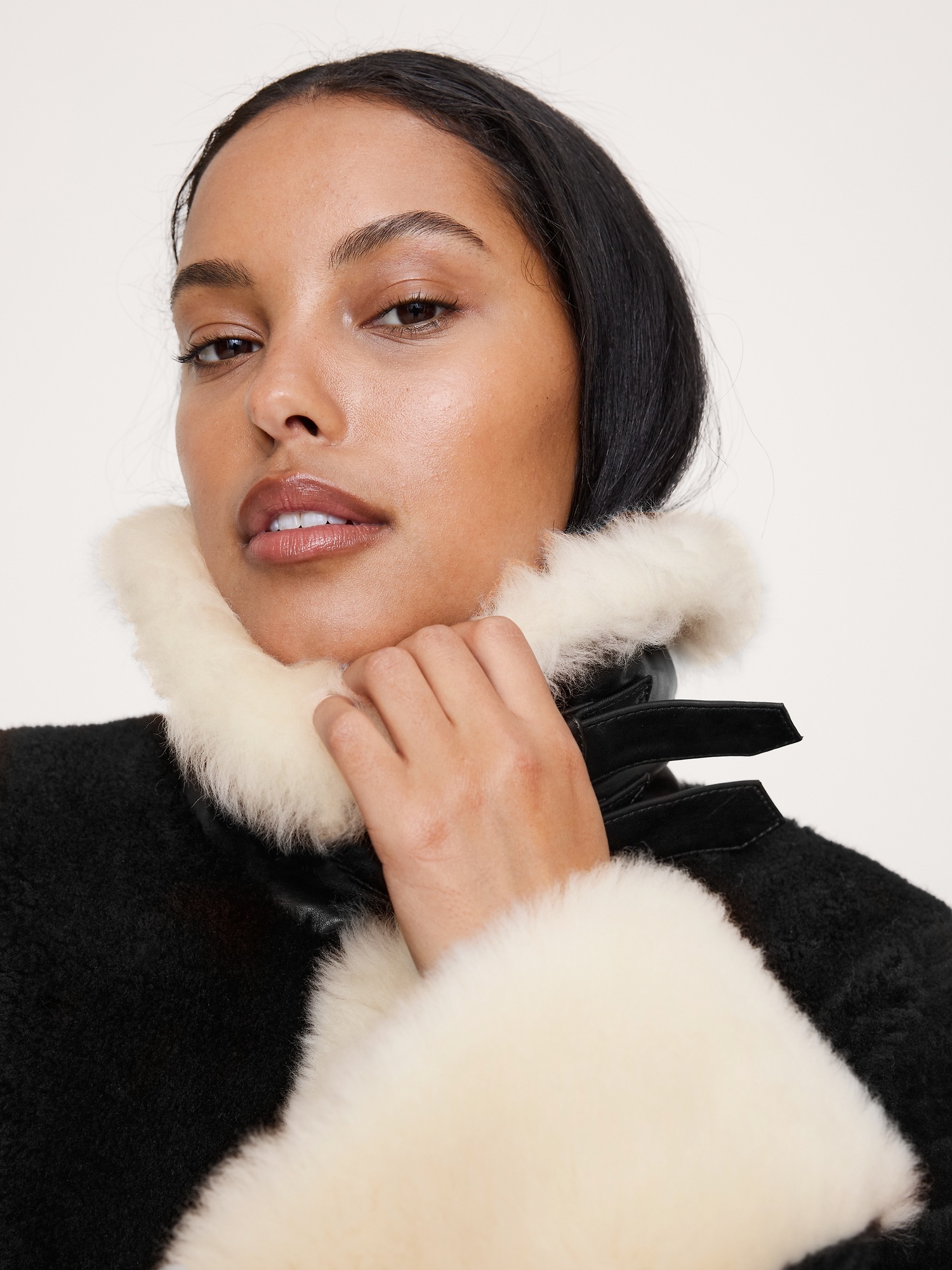 Женская куртка Banana Republic Shearling, цвет: Чёрный / Белый — фото 3