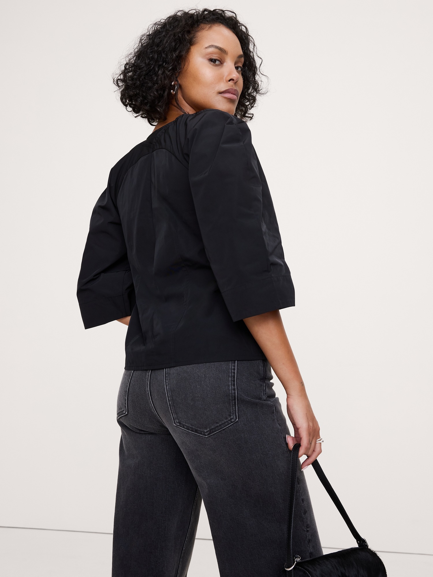 Женский топ Banana Republic Taffeta Volume-Sleeve Top, цвет: Чёрный — фото 2