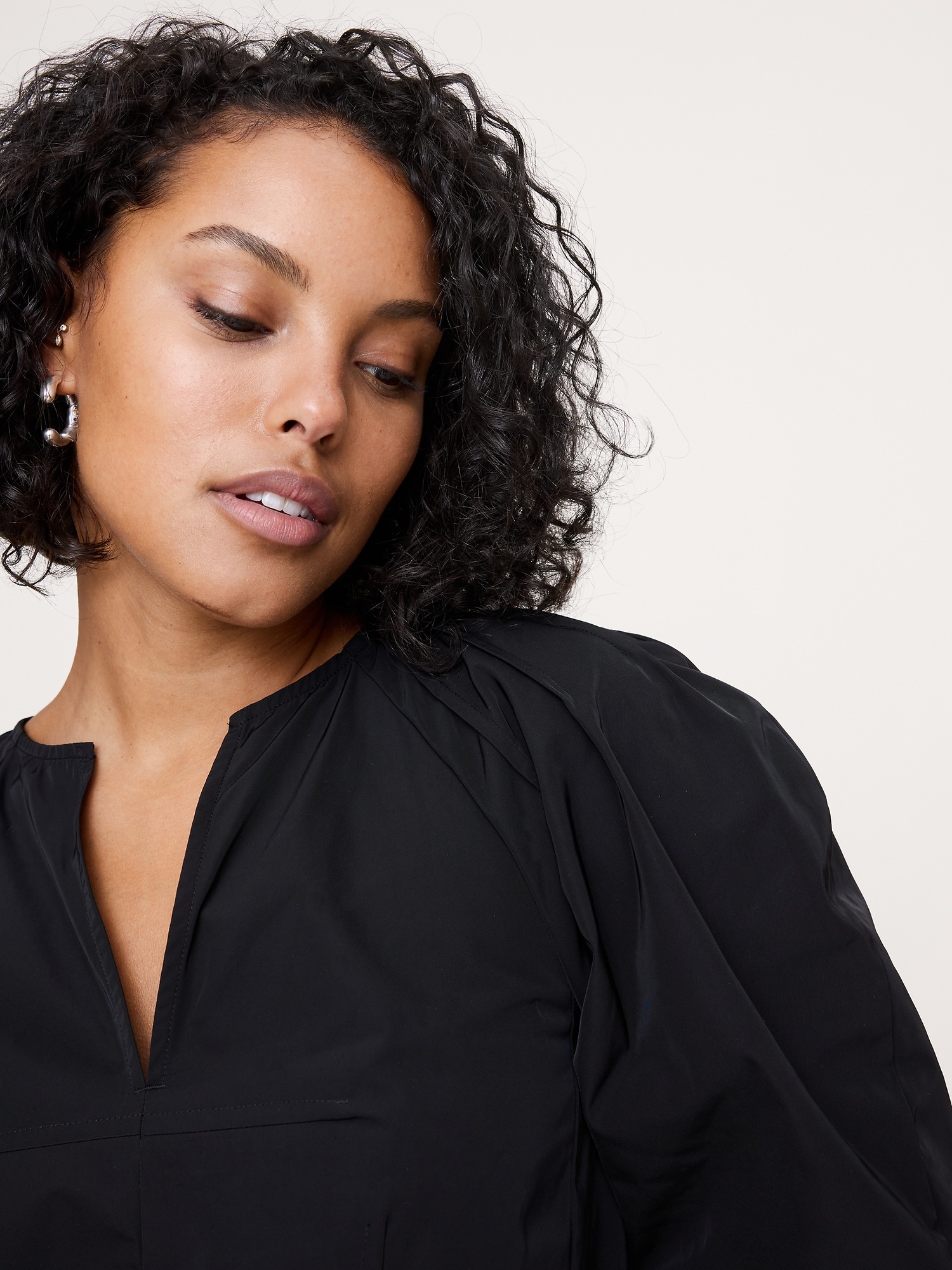 Женский топ Banana Republic Taffeta Volume-Sleeve Top, цвет: Чёрный — фото 3