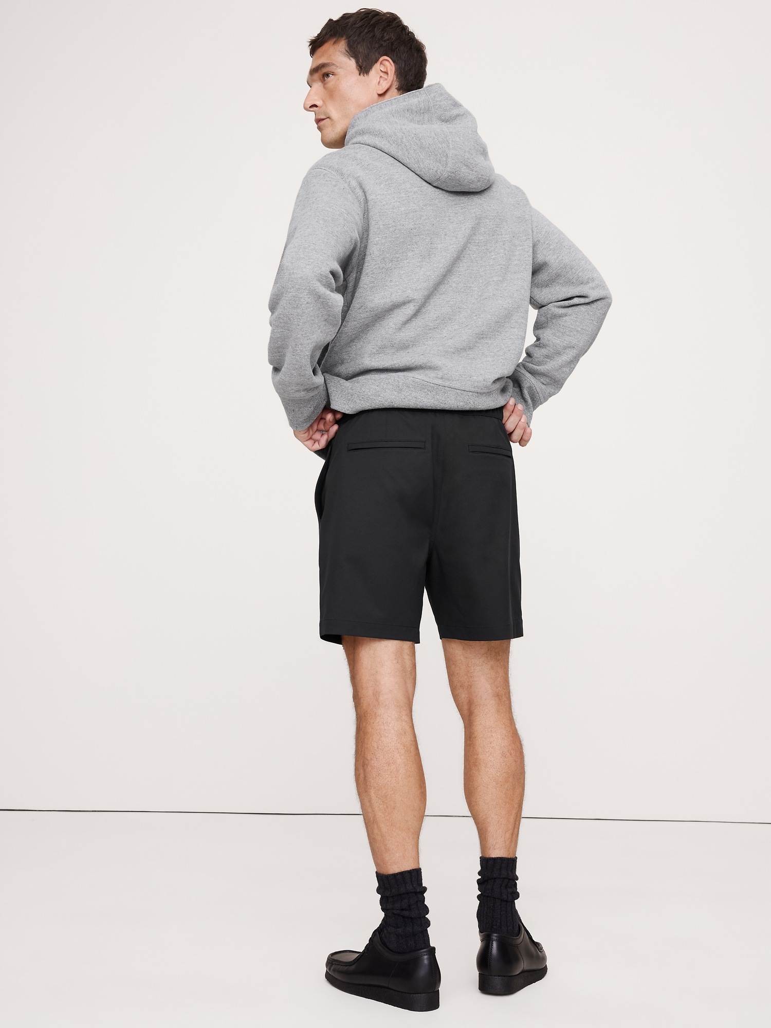 Мужские шорты Banana Republic 7" Performance Pull-On Short, цвет: Чёрный — фото 2