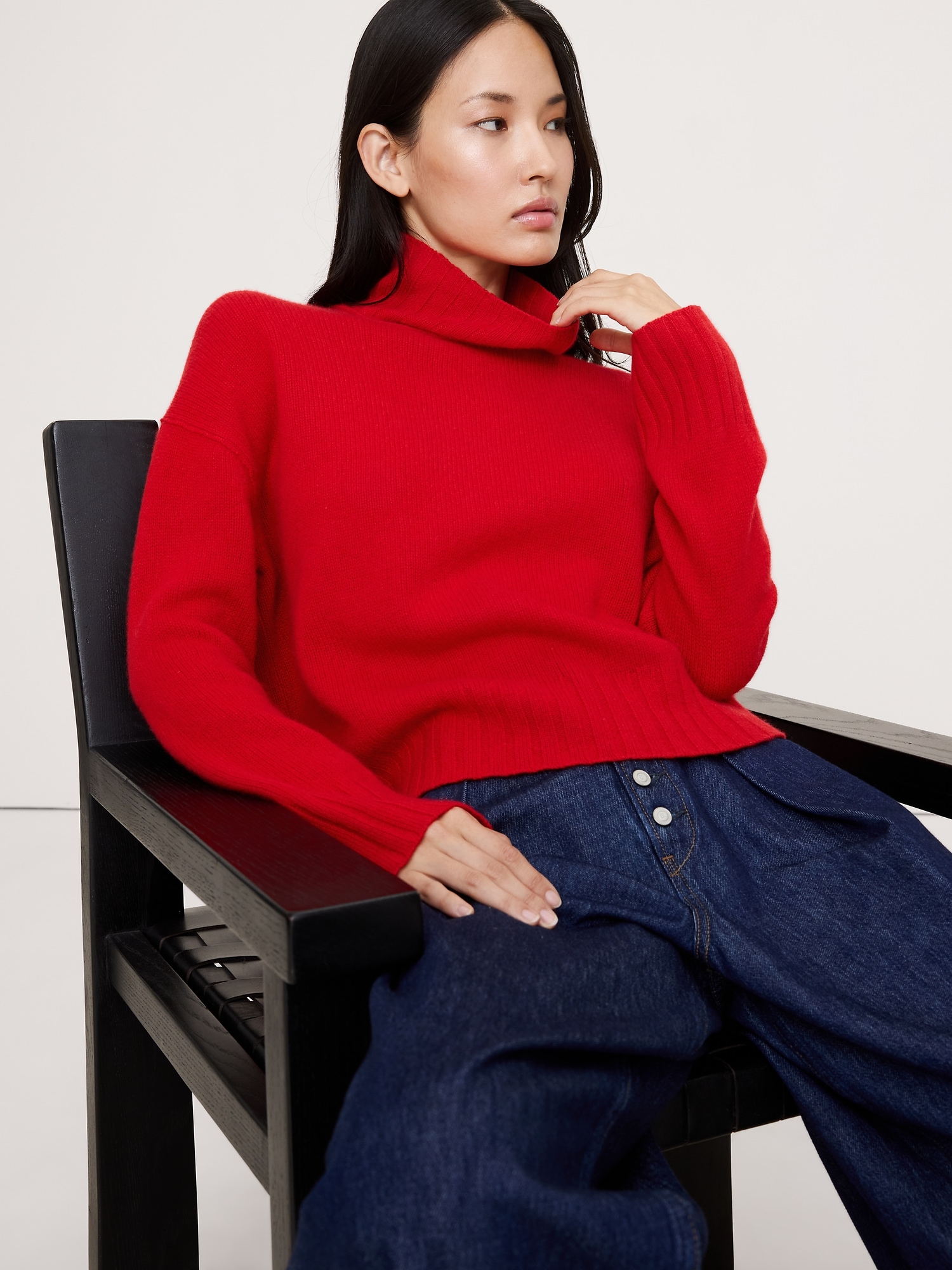 Relaxed Cashmere Turtleneck Sweater - Holly Berry Red