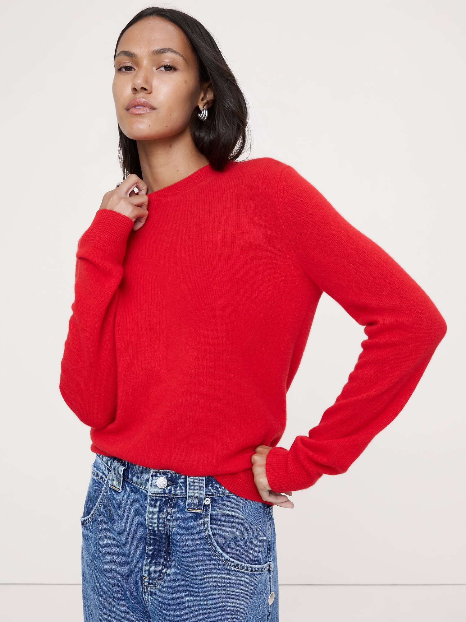 Lightweight Cashmere Crew-Neck Sweater - Holly Berry Red