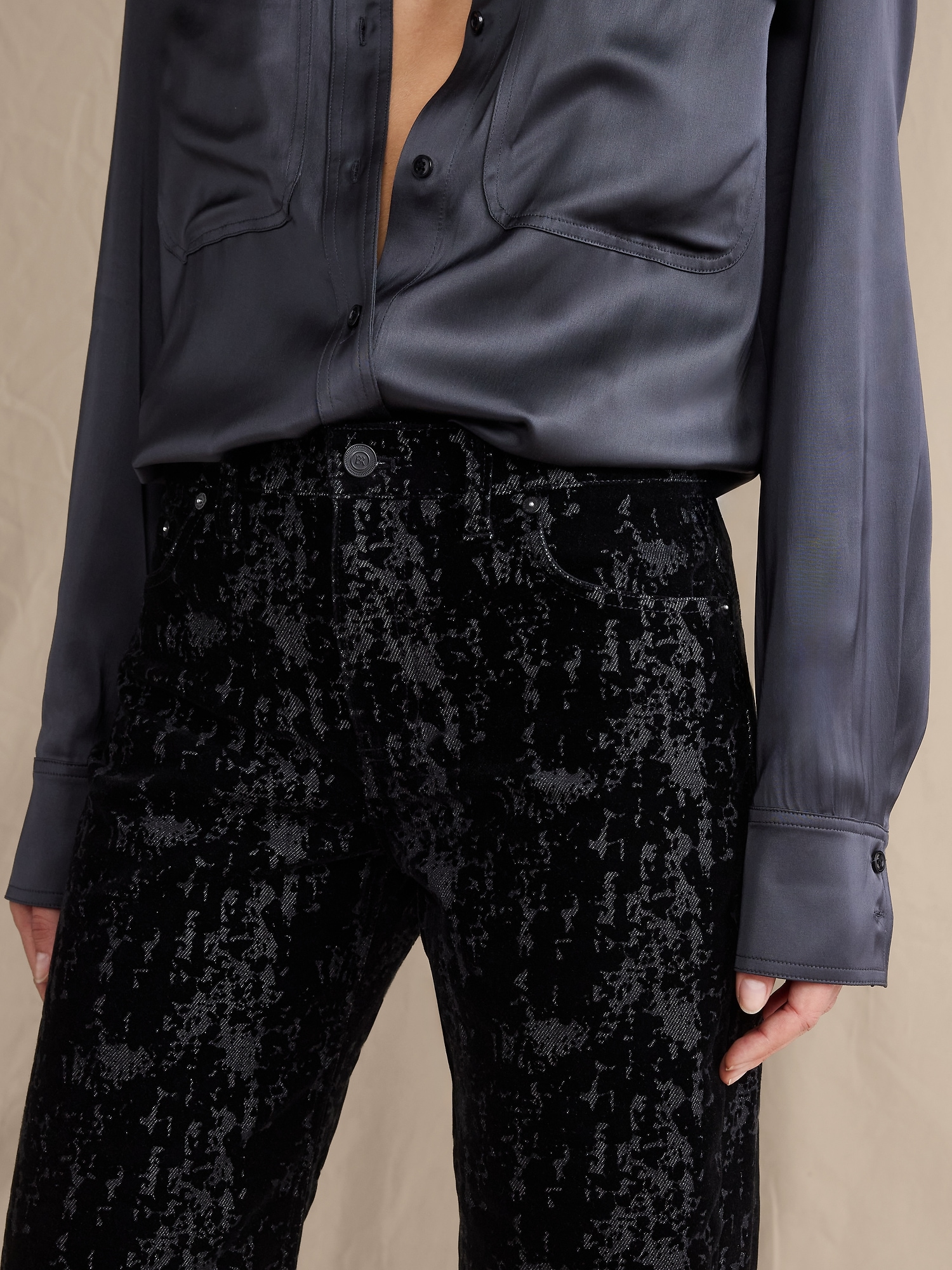 Image number 4 showing, Mid-Rise 90S Loose Flocked Jean
