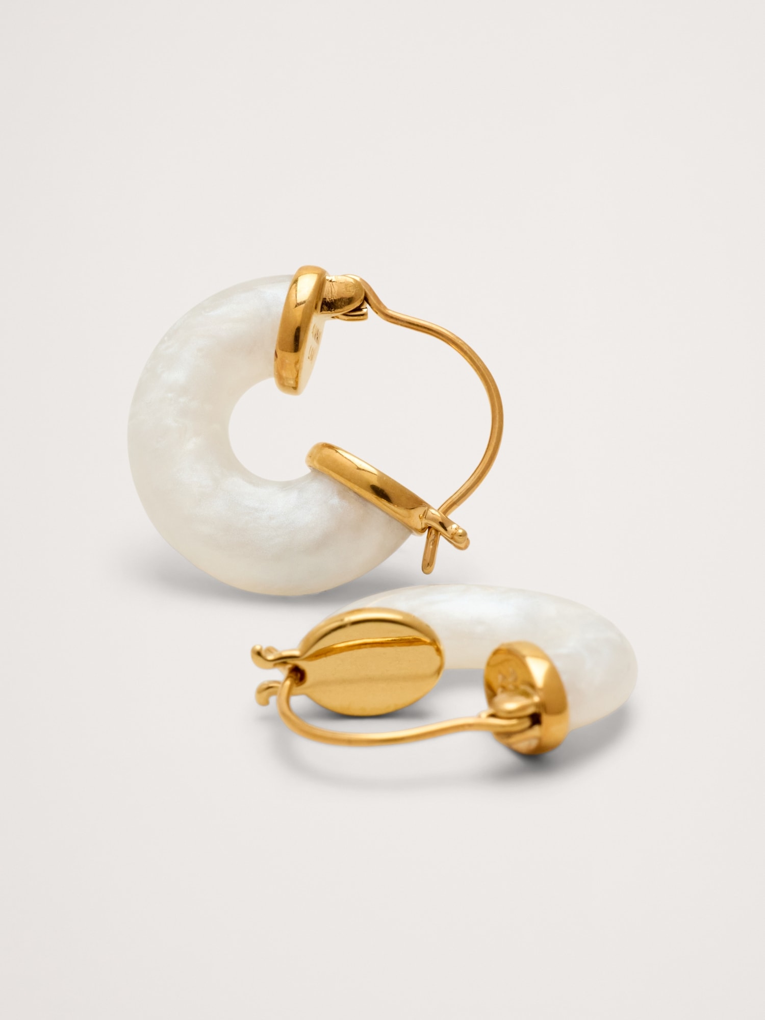 Image number 2 showing, Petit Swell Hoop Earrings by Anni Lu