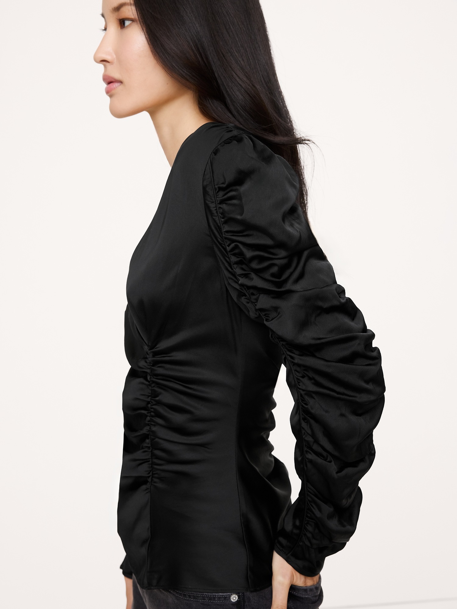 Женский топ Banana Republic Stretch-Satin Ruched Top, цвет: Чёрный