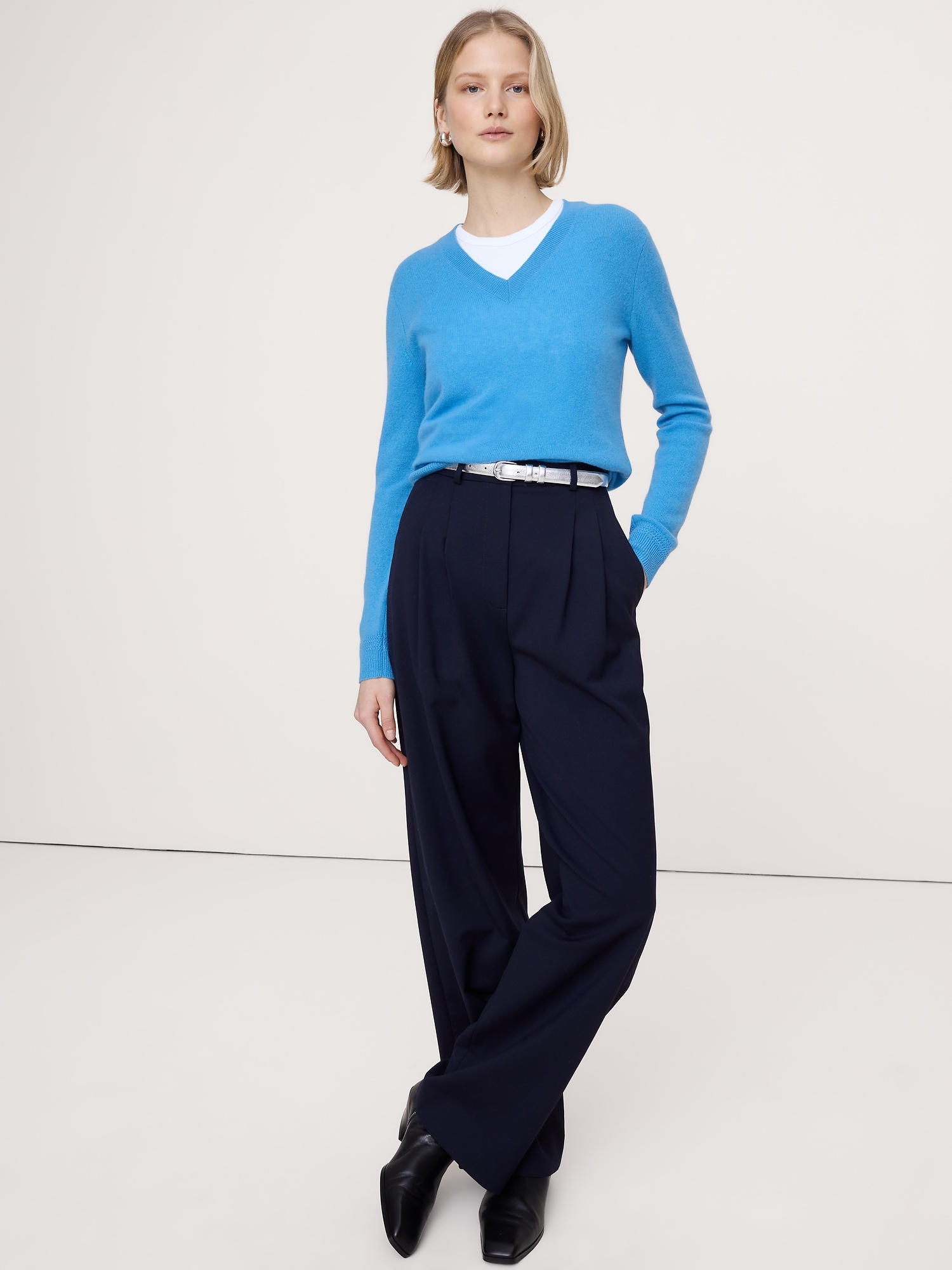 Lightweight Cashmere V-Neck Sweater - Voyager Blue