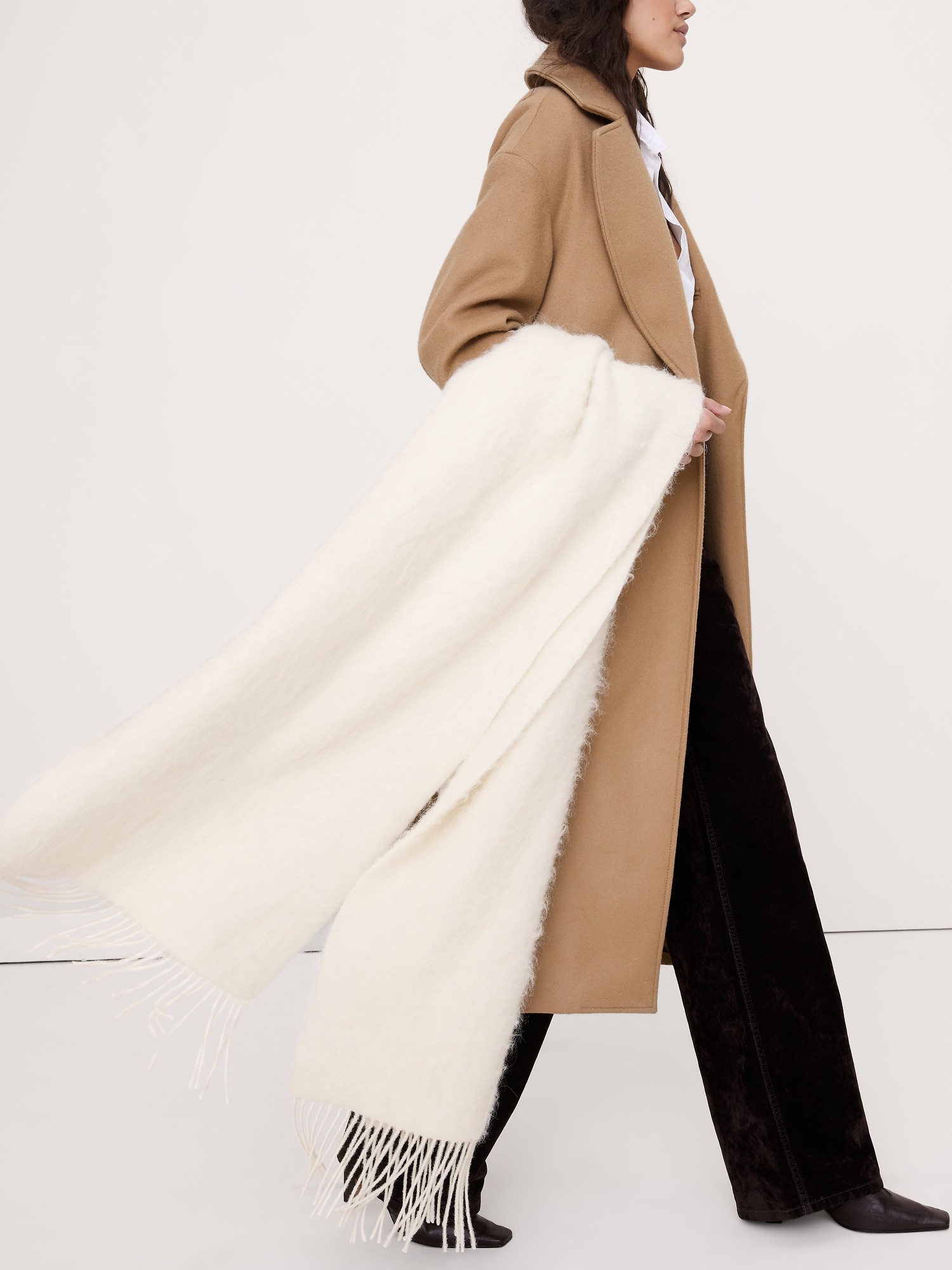 Женский шарф Banana Republic Brushed Alpaca-Wool Blend, цвет: Кремовый белый — фото 2